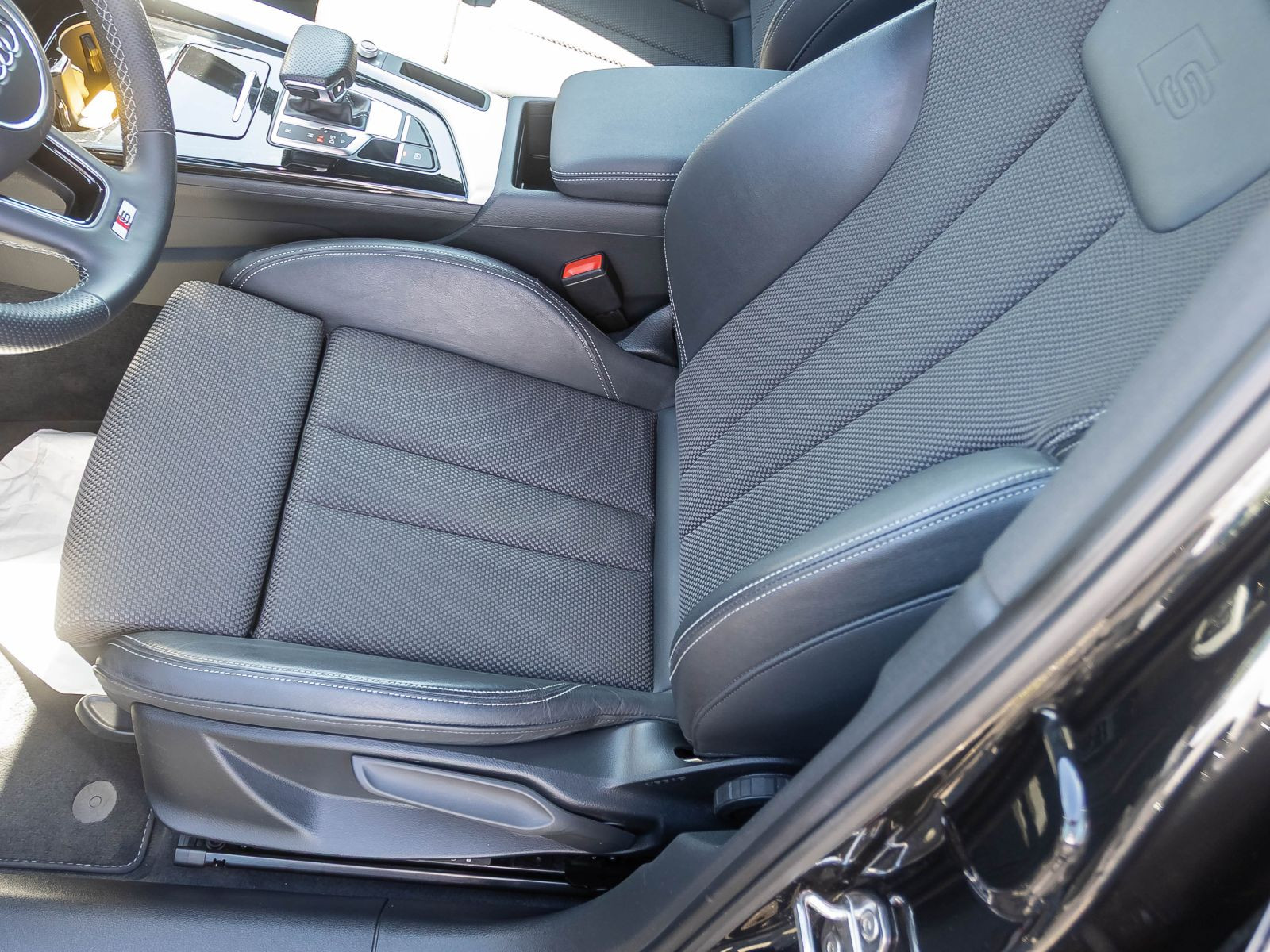 Audi A4 S line 35TFSI Stronic LED GRA DAB CarPlay EPH