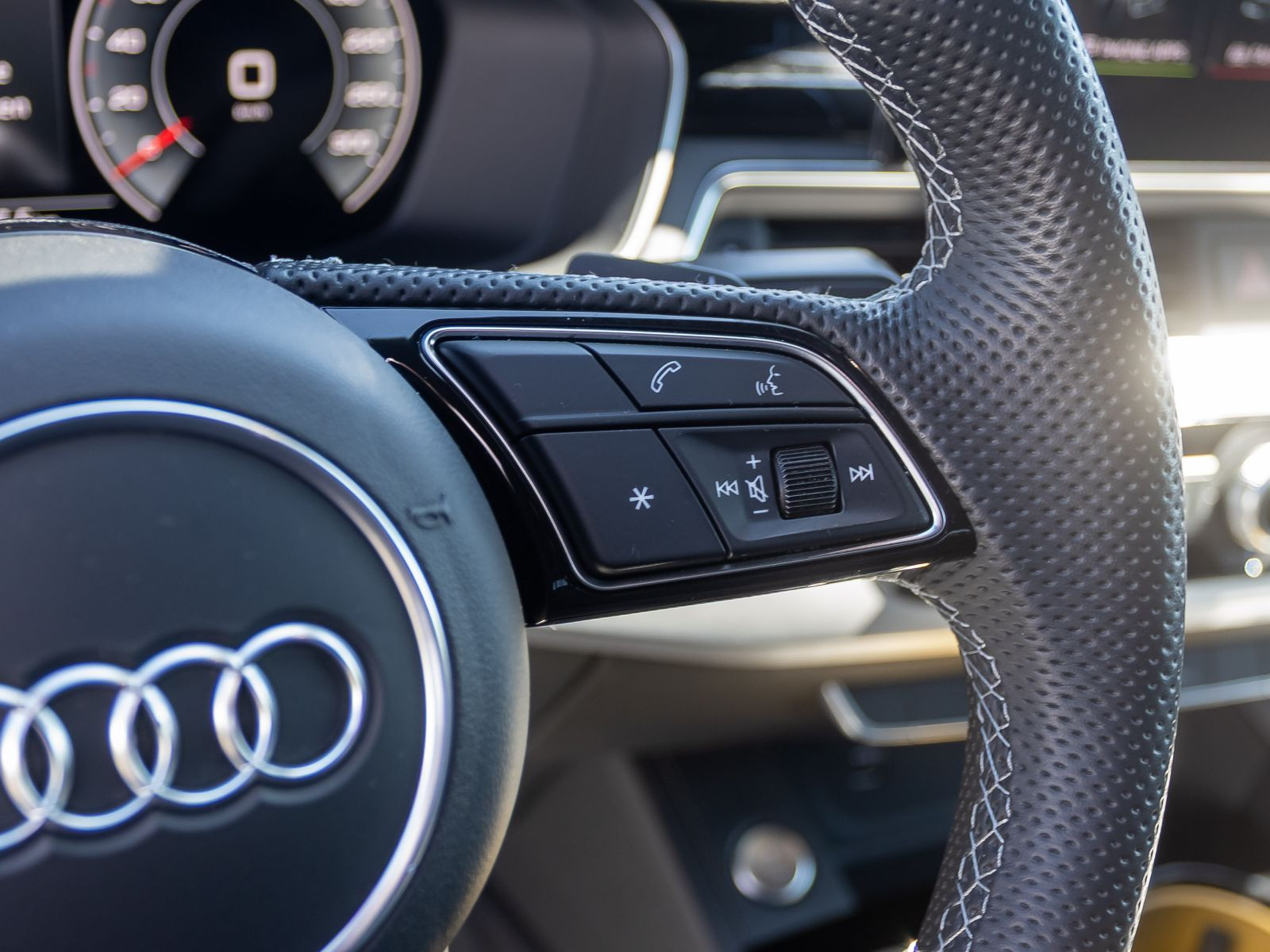 Audi A4 S line 35TFSI Stronic LED GRA DAB CarPlay EPH
