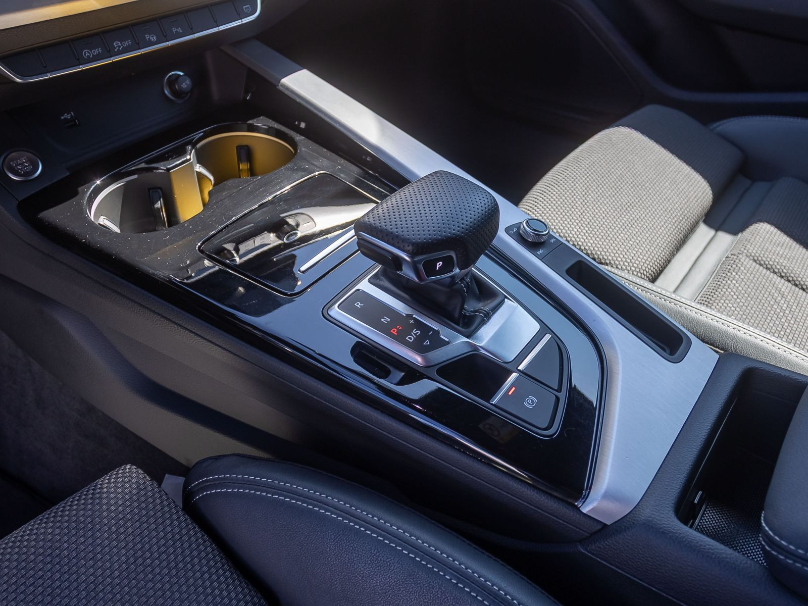 Audi A4 S line 35TFSI Stronic LED GRA DAB CarPlay EPH