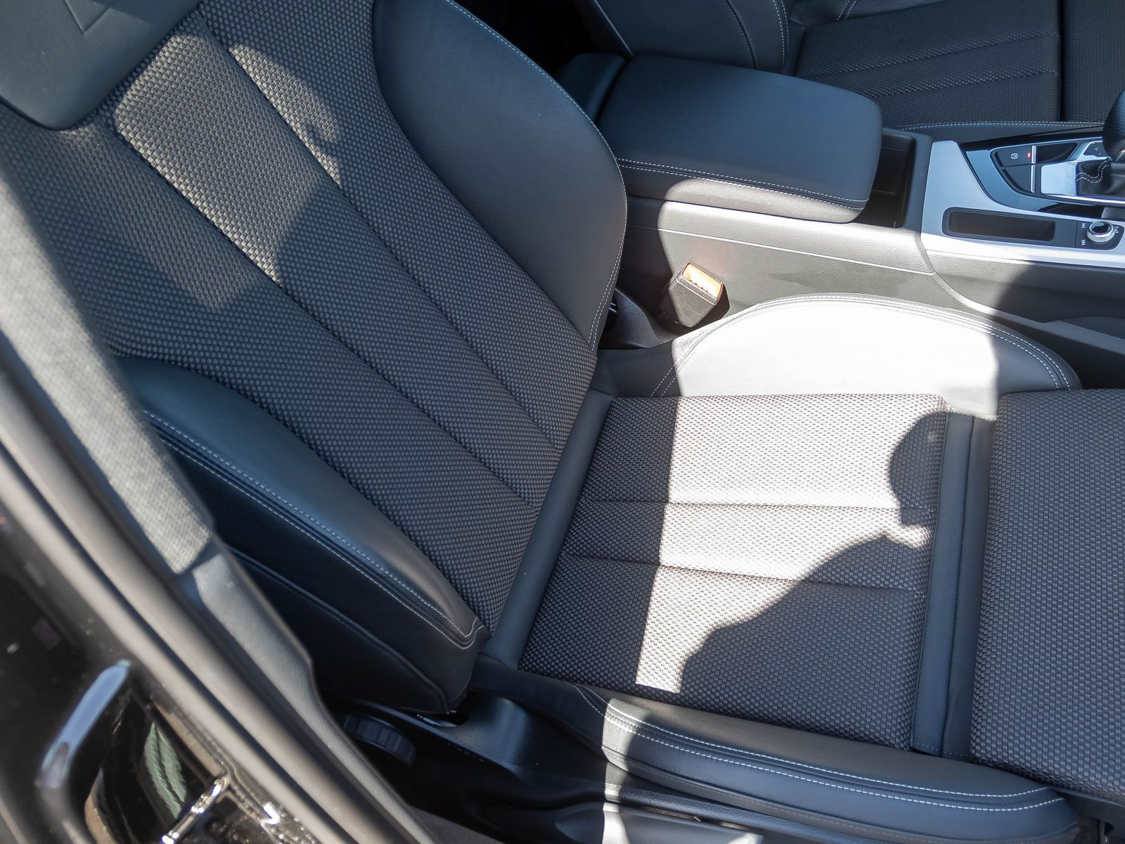 Audi A4 S line 35TFSI Stronic LED GRA DAB CarPlay EPH