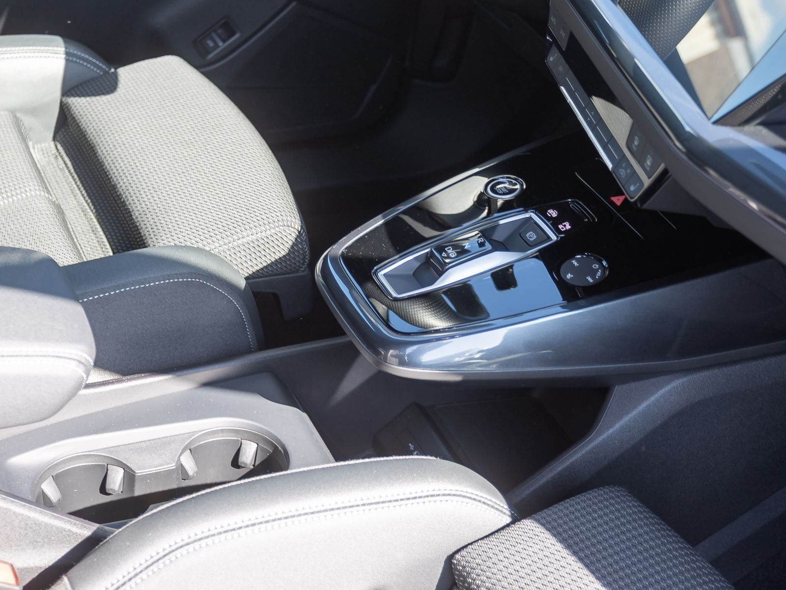 Audi Q4 e-tron S line 40 Navi LED HuD Panorama ACC AHK
