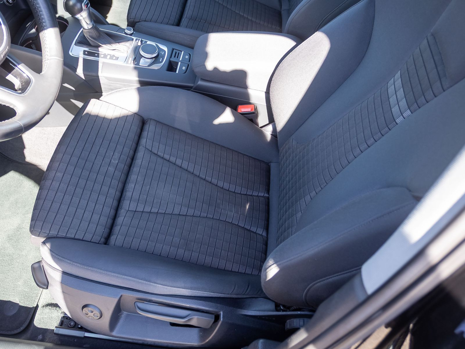Audi A3 Sportback Sport 35TDI Stronic Navi LED GRA AHK