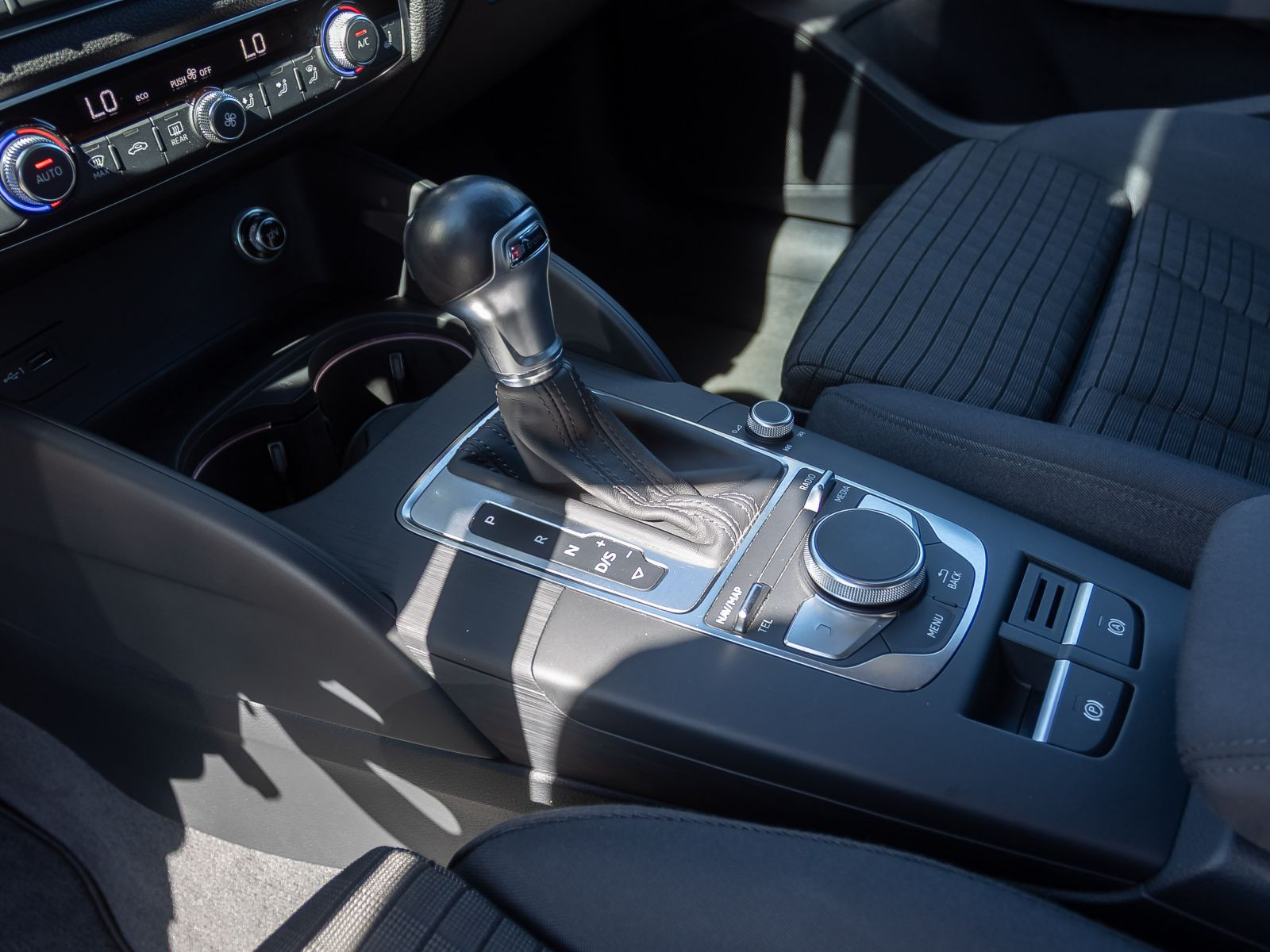 Audi A3 Sportback Sport 35TDI Stronic Navi LED GRA AHK