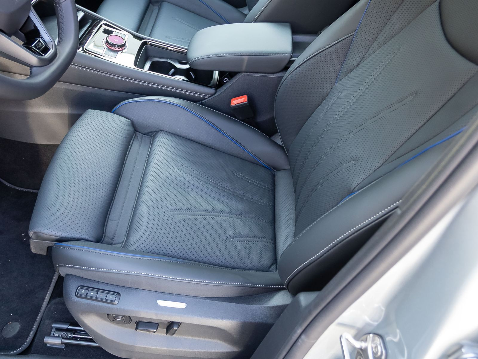 Volkswagen Tayron 2.0 TDI DSG R-Line Black Style 4Motion, AHK, Navi, LED-Matrix, Soundsystem