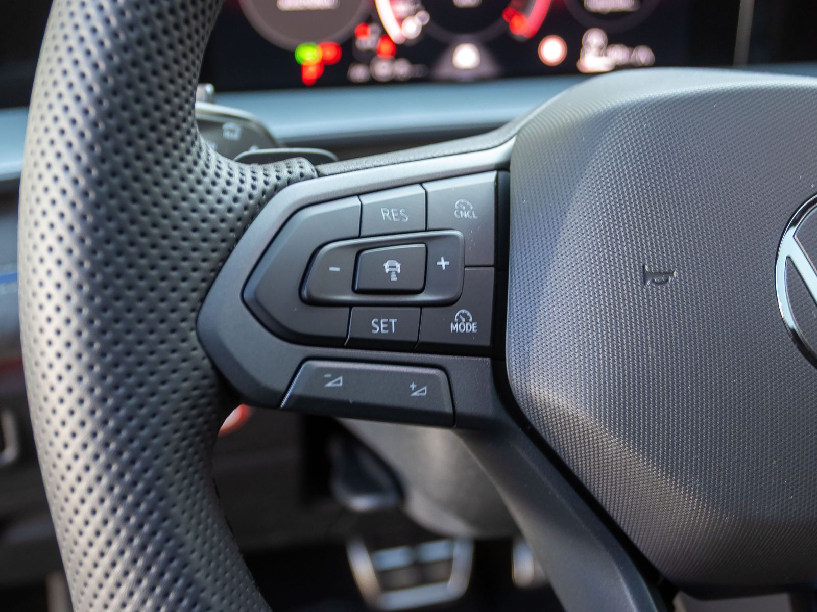 Volkswagen Tayron 2.0 TDI DSG R-Line Black Style 4Motion, AHK, Navi, LED-Matrix, Soundsystem