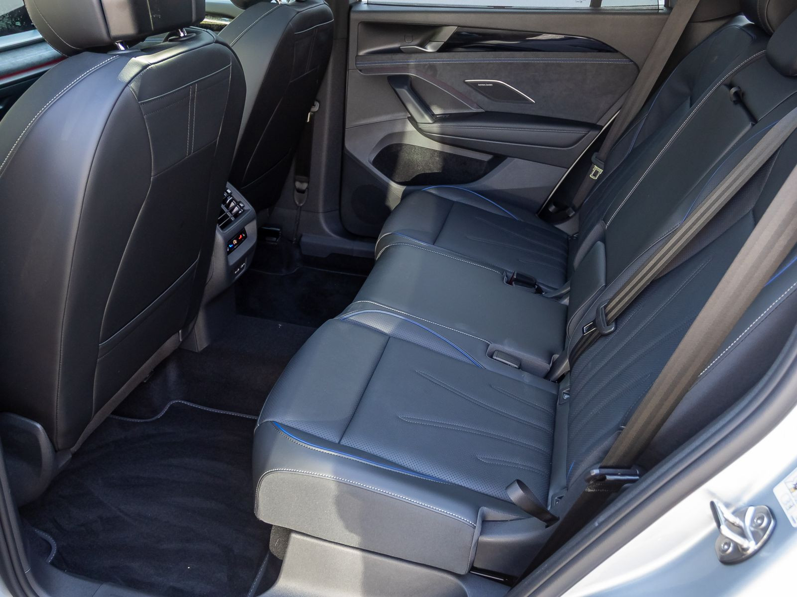 Volkswagen Tayron 2.0 TDI DSG R-Line Black Style 4Motion, AHK, Navi, LED-Matrix, Soundsystem