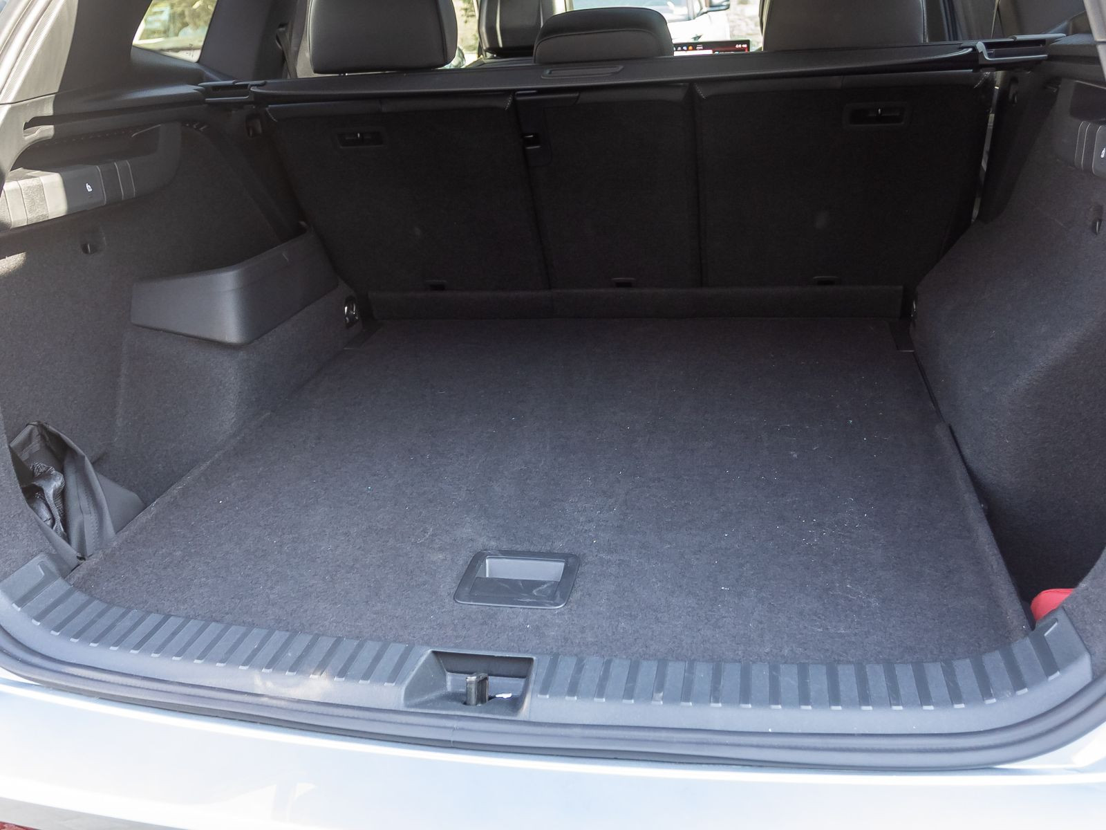 Volkswagen Tayron 2.0 TDI DSG R-Line Black Style 4Motion, AHK, Navi, LED-Matrix, Soundsystem