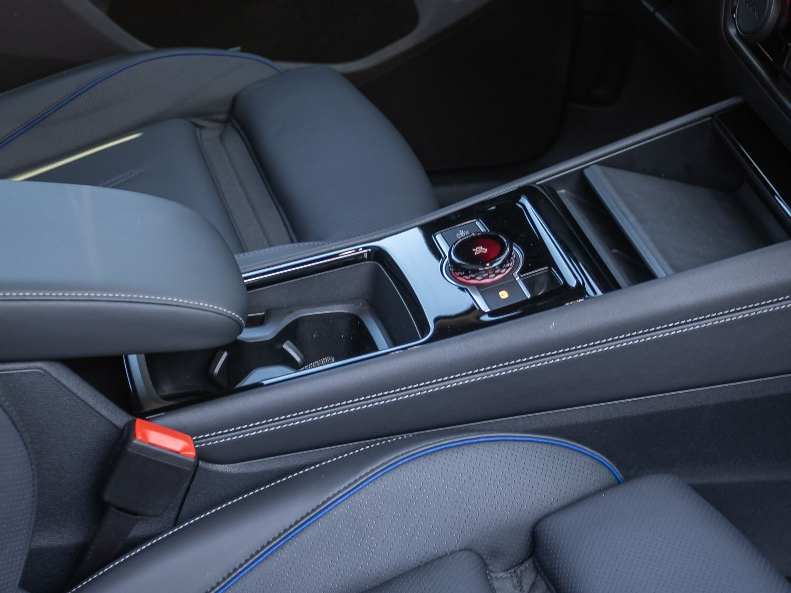 Volkswagen Tayron 2.0 TDI DSG R-Line Black Style 4Motion, AHK, Navi, LED-Matrix, Soundsystem