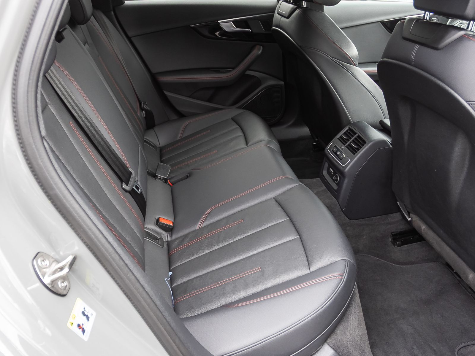 Audi A4 Avant S line 1.4TFSI Stronic Navi LED B&O EPH