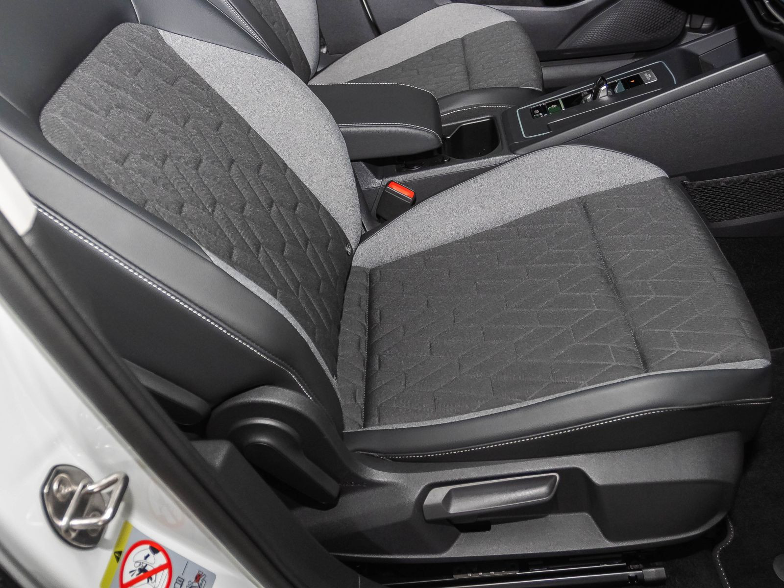 Volkswagen Golf VIII 1.5 eTSI DSG Goal, LED-Matrix, Navi, AHK, Rückfahrkamera, App-Connect