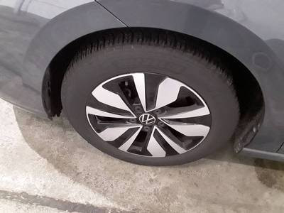 Volkswagen Golf VIII Goal 1.5 eTSI DSG Navi Matrix ACC EPH AHK