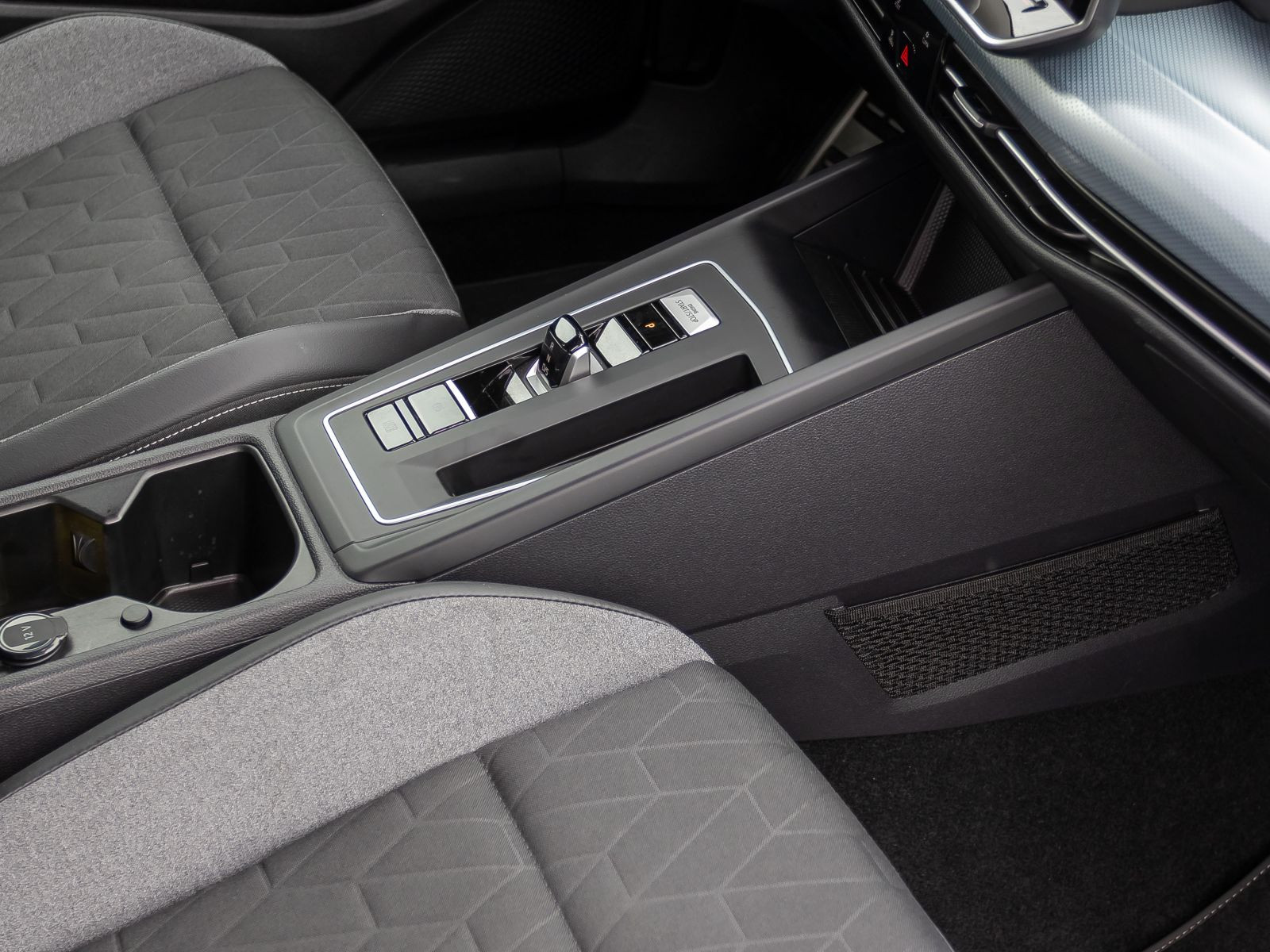 Volkswagen Golf VIII Goal 1.5 eTSI DSG Navi LED ACC EPH AHK