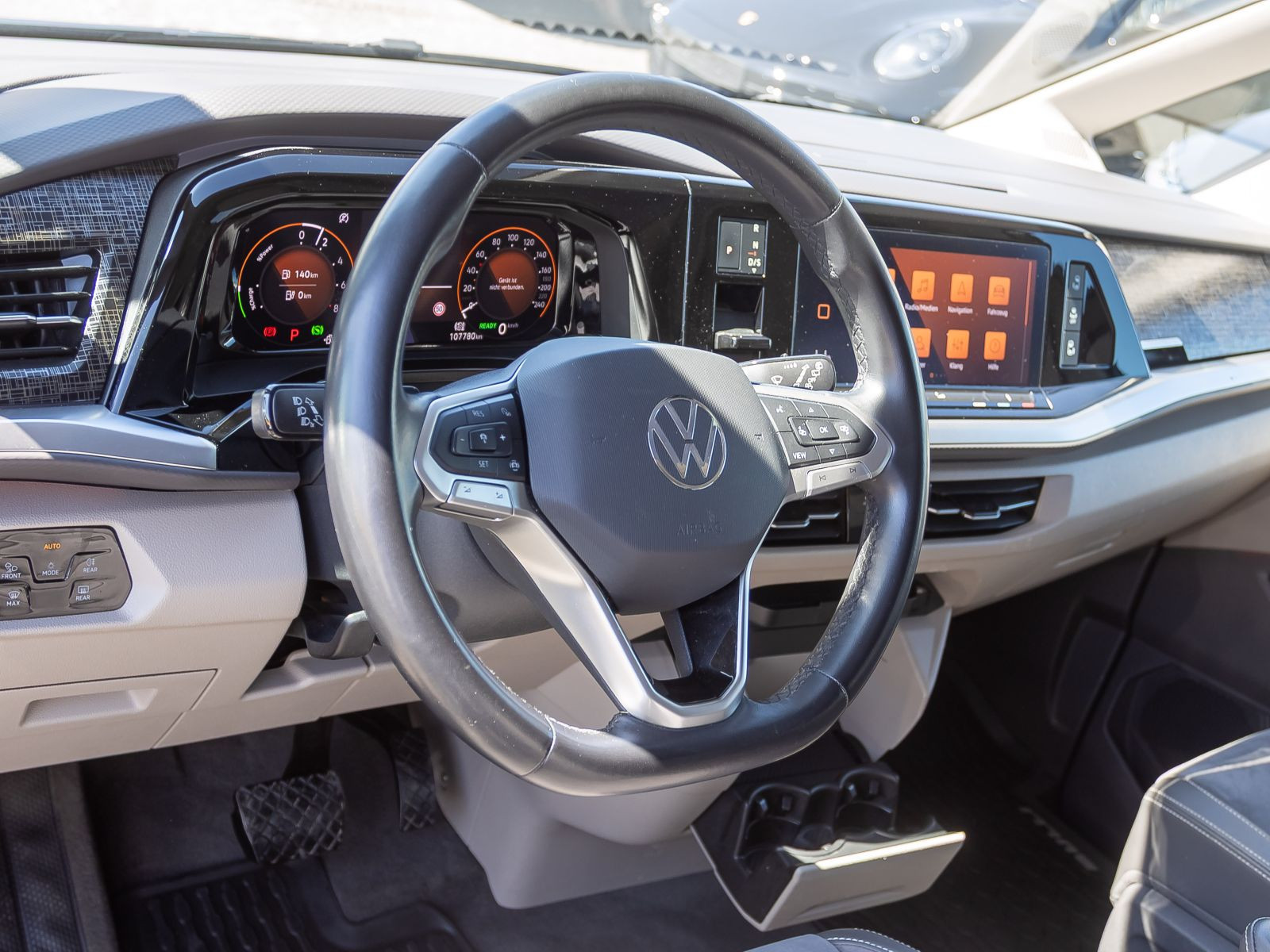Volkswagen Multivan Life 1.4 eHybrid KÜ DSG Navi Matrix Panorama ACC AHK
