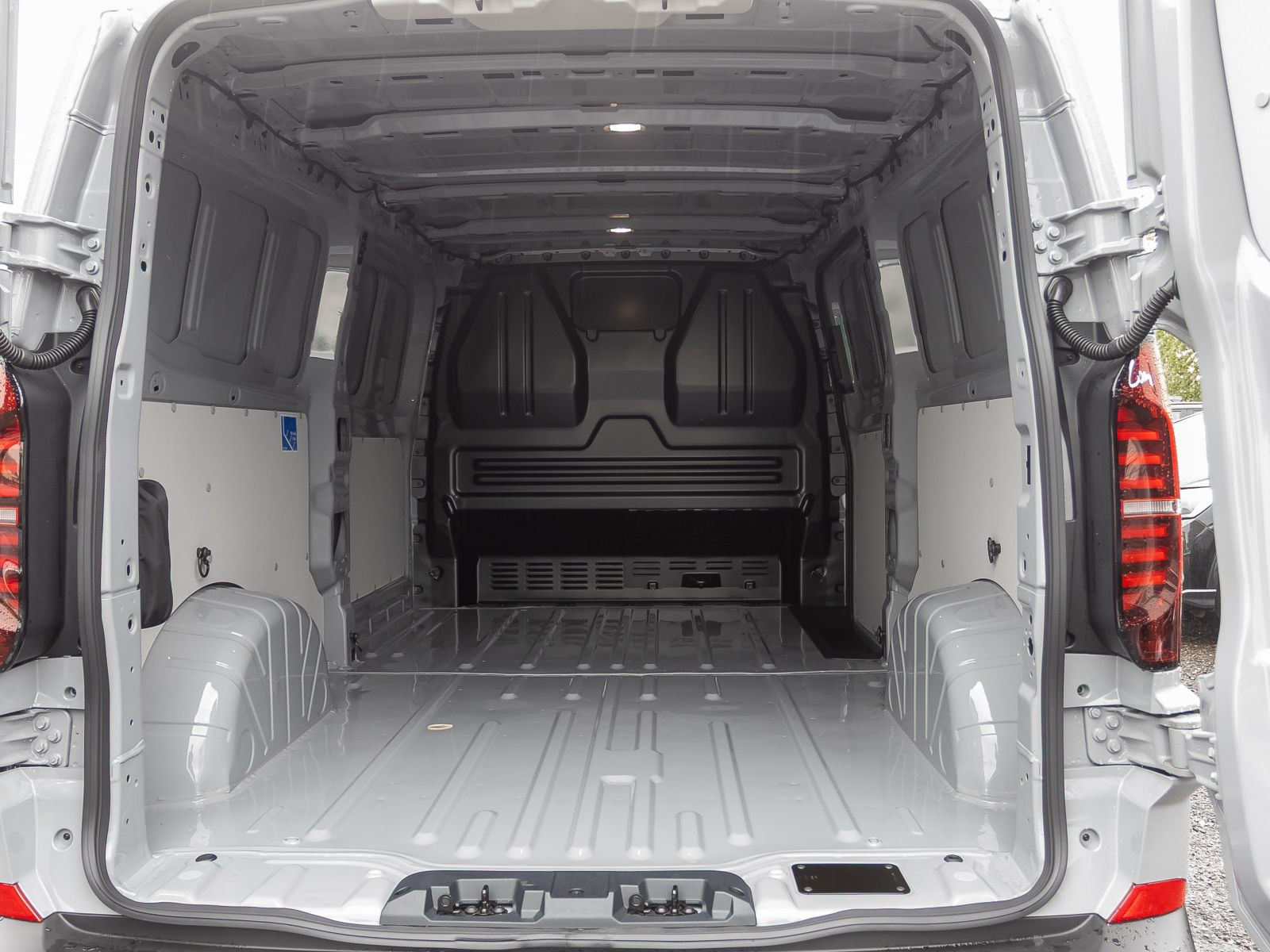 Volkswagen Transporter Kasten LR 2.0TDI Automatik LED Klima ACC EPH AHK