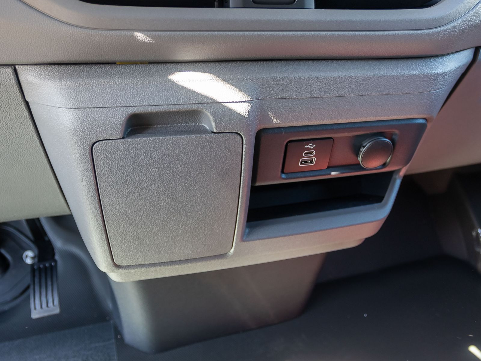 Volkswagen Transporter Kasten LR 2.0TDI Automatik LED Klima ACC EPH AHK