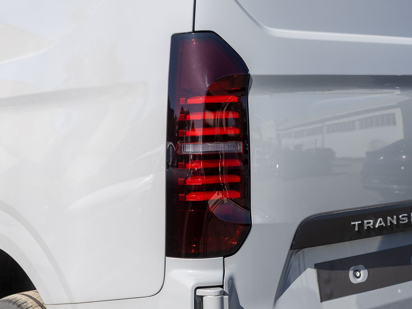 Volkswagen Transporter Kasten LR 2.0TDI Automatik LED Klima ACC EPH AHK
