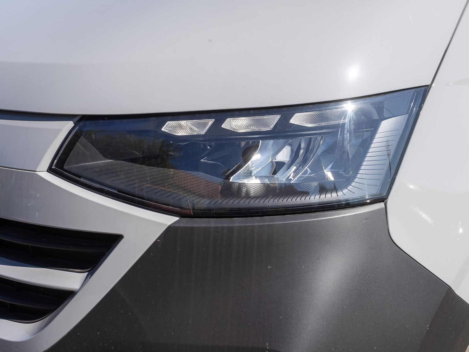 Volkswagen Transporter Kasten LR 2.0TDI Automatik LED Klima ACC EPH AHK