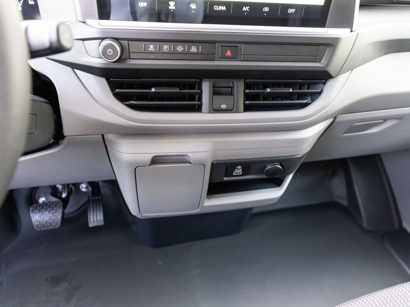 Volkswagen T7 Transporter 2.0 TDI Automatik Kasten langer Radstand, AHK, Rückfahrkamera, Klima