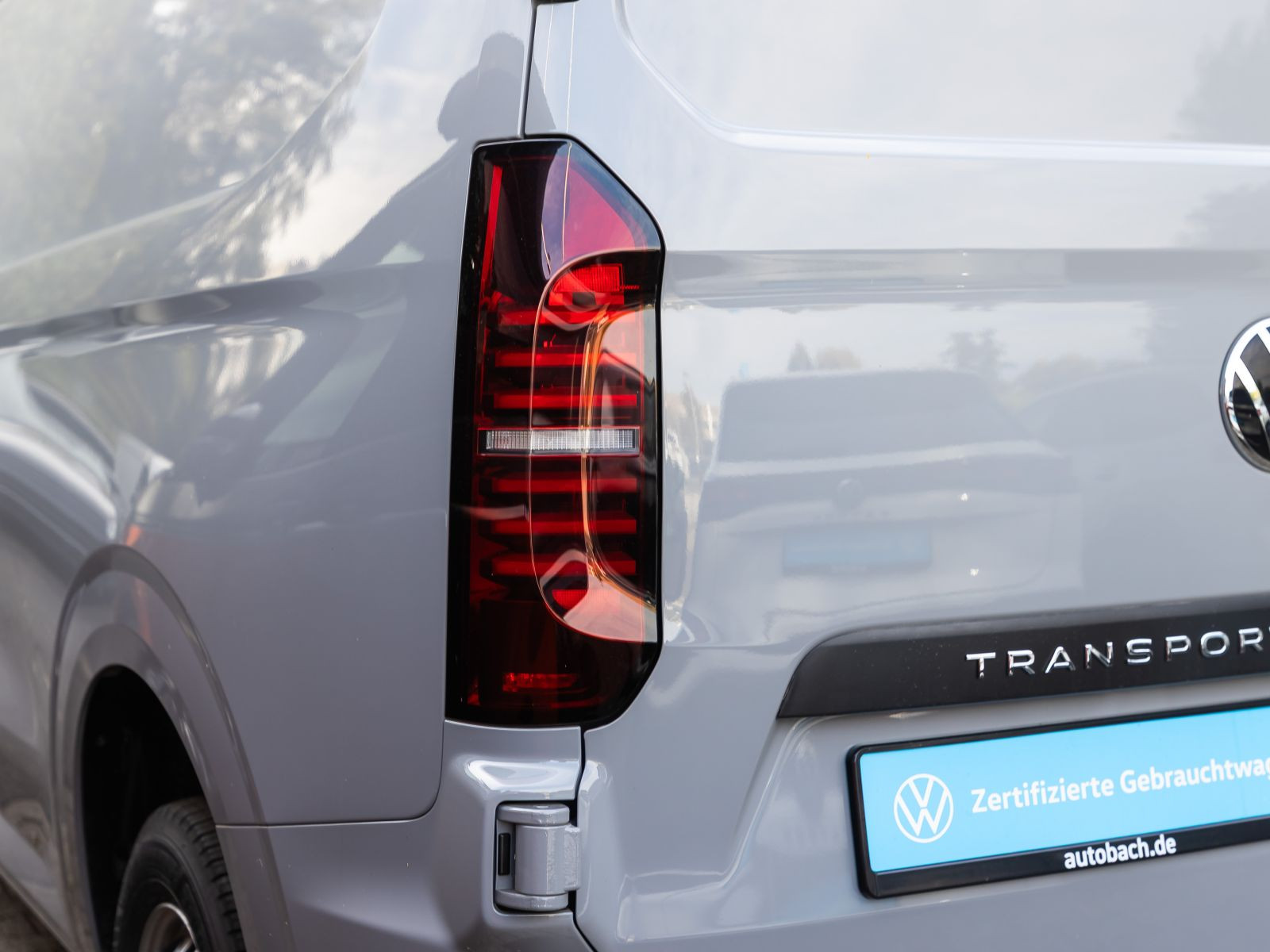 Volkswagen T7 Transporter 2.0 TDI Automatik Kasten langer Radstand, AHK, Rückfahrkamera, Klima