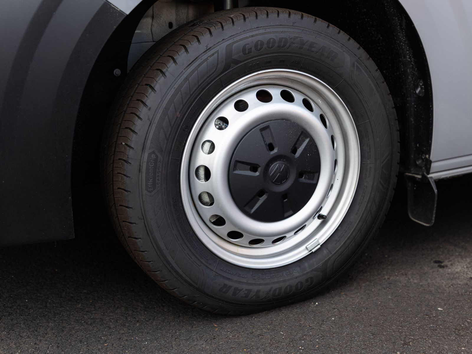 Volkswagen T7 Transporter 2.0 TDI Automatik Kasten langer Radstand, AHK, Rückfahrkamera, Klima