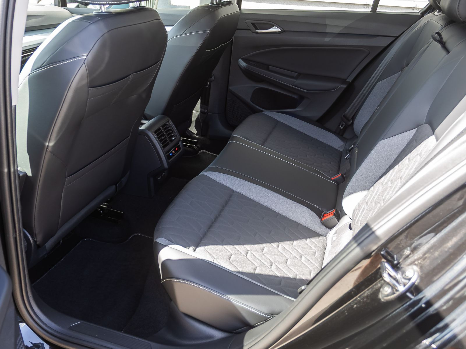 Volkswagen Golf VIII 1.5 TSI DSG Goal, AHK, Rückfahrkamera, Navi, LED, App-Connect