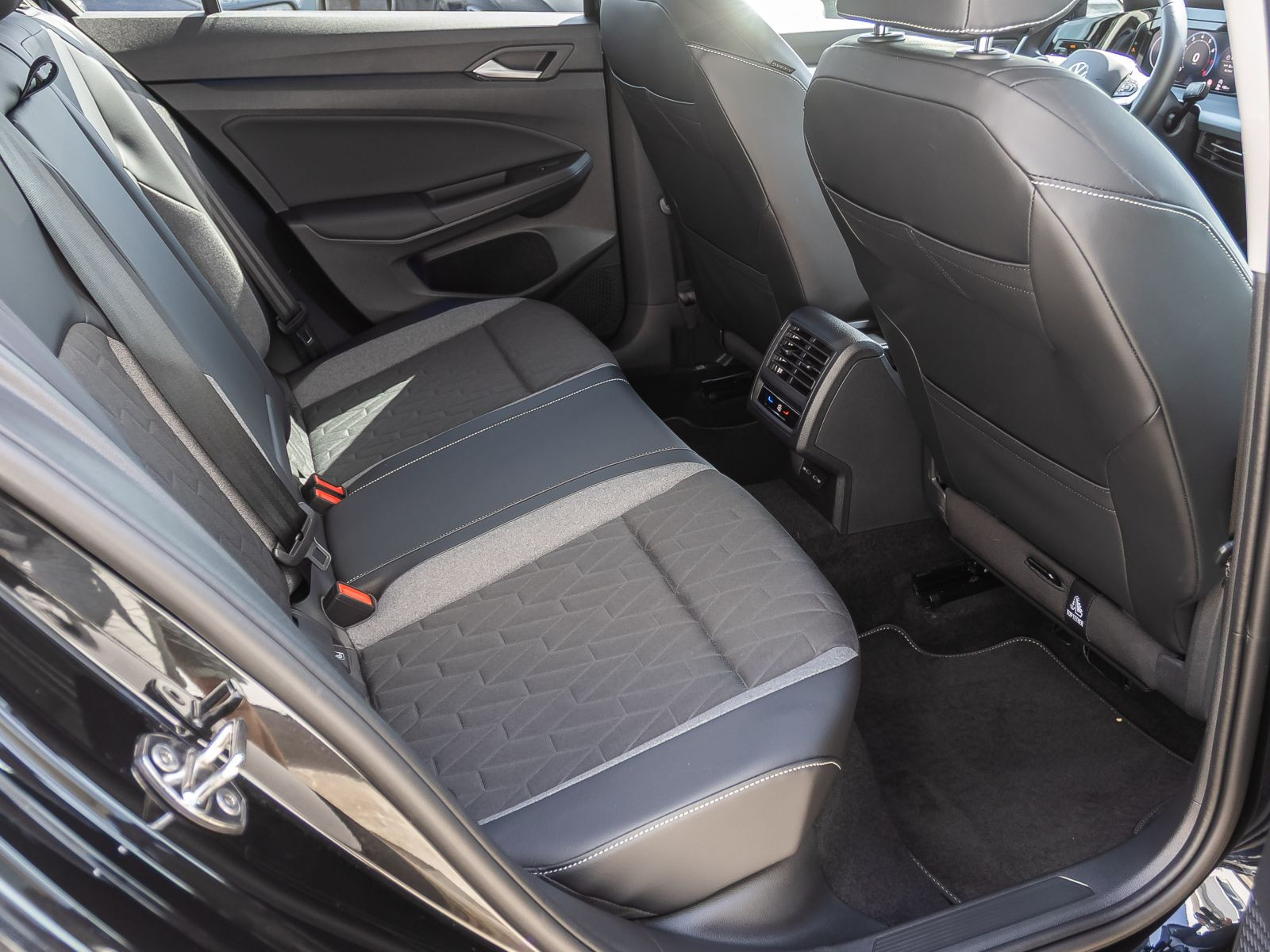 Volkswagen Golf VIII 1.5 TSI DSG Goal, AHK, Rückfahrkamera, Navi, LED, App-Connect