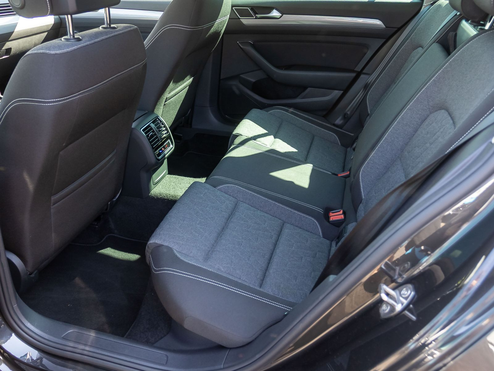 Volkswagen Passat Variant 2.0 TDI DSG Business, Navi, LED, Rückfahrkamera, App-Connect