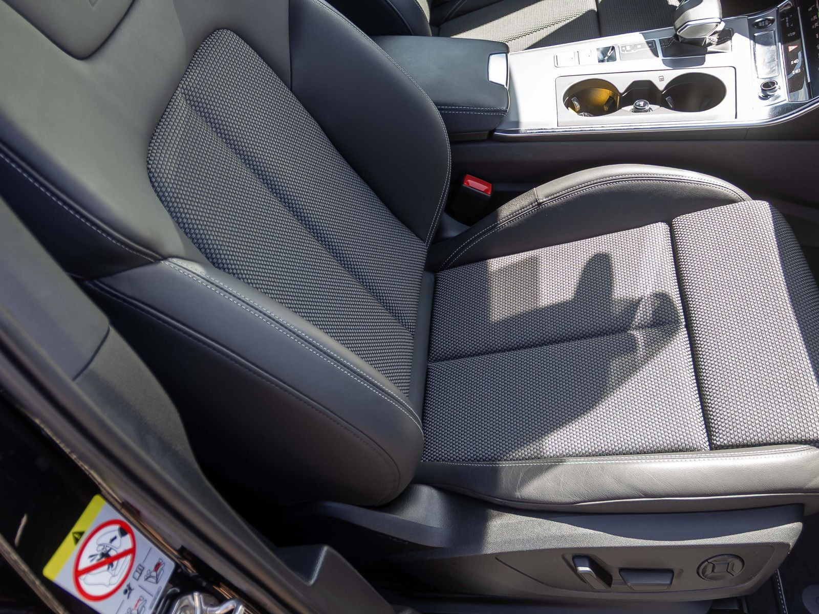 Audi A6 Avant S line TFSIe Navi Matrix HuD Standklima ACC