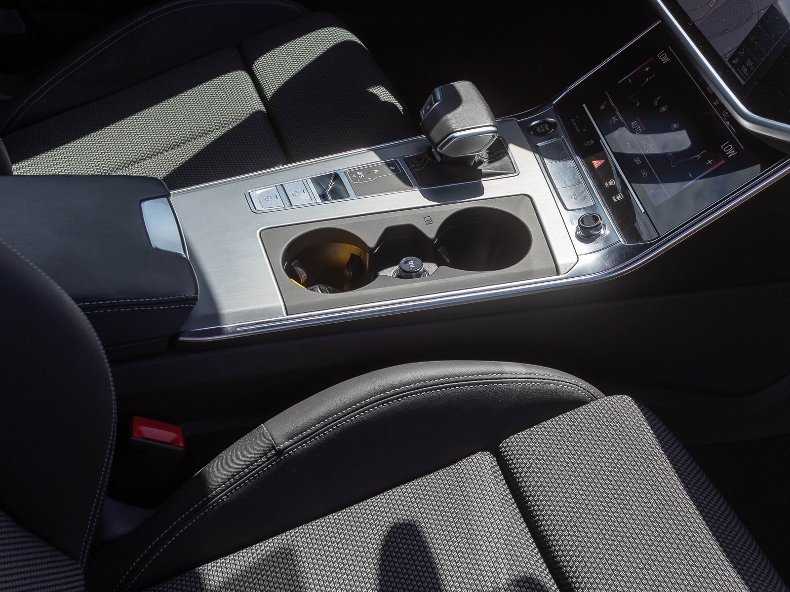 Audi A6 Avant S line TFSIe Navi Matrix HuD Standklima ACC