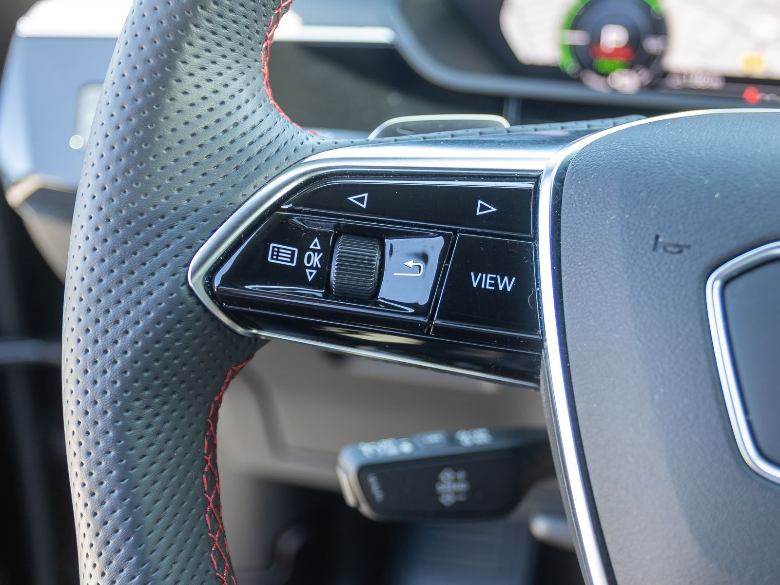 Audi Q8 e-tron S line 50 Navi LED Luftfederung Standklima