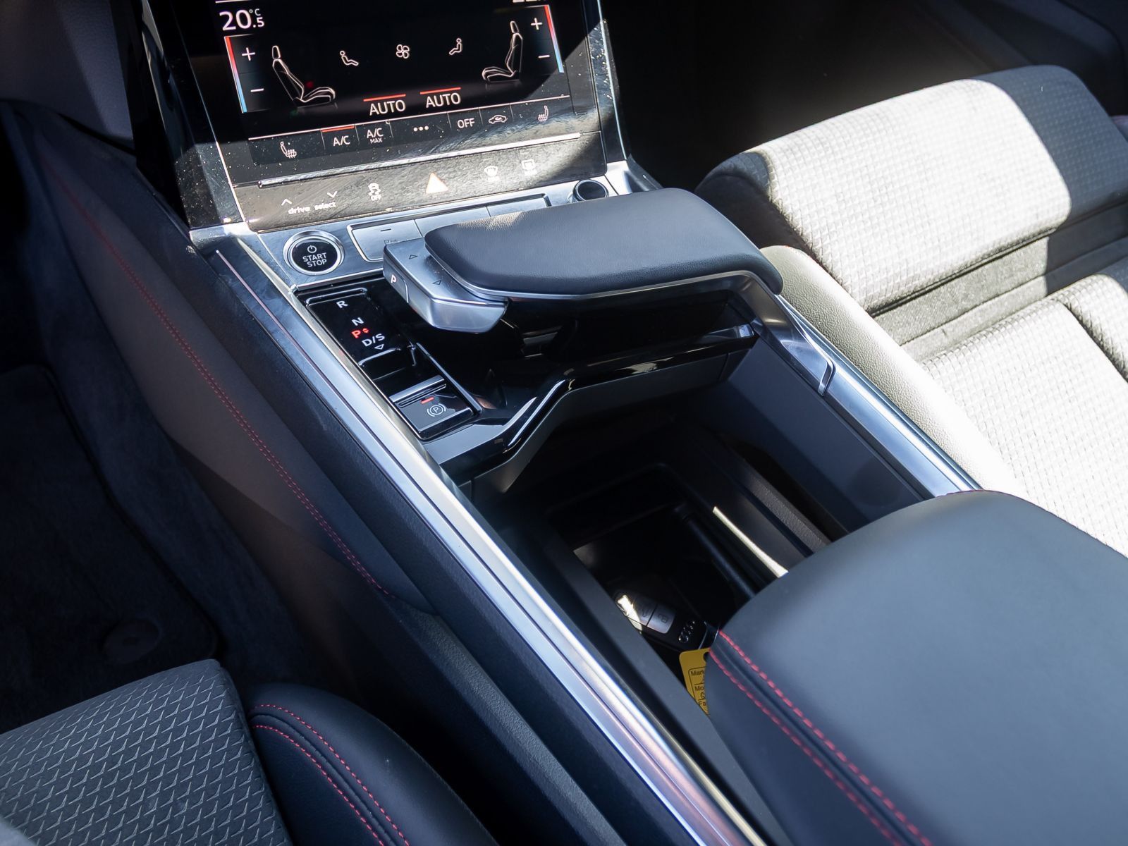 Audi Q8 e-tron S line 50 Navi LED Luftfederung Standklima
