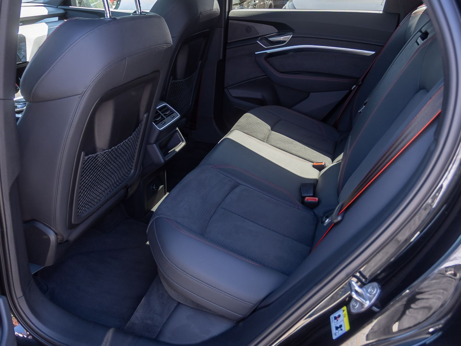 Audi Q8 e-tron S line 50 Navi LED Luftfederung Standklima