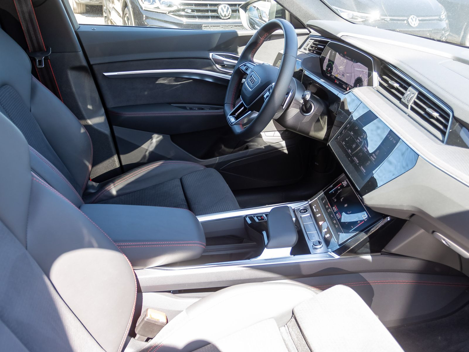 Audi Q8 e-tron S line 50 Navi LED Luftfederung Standklima