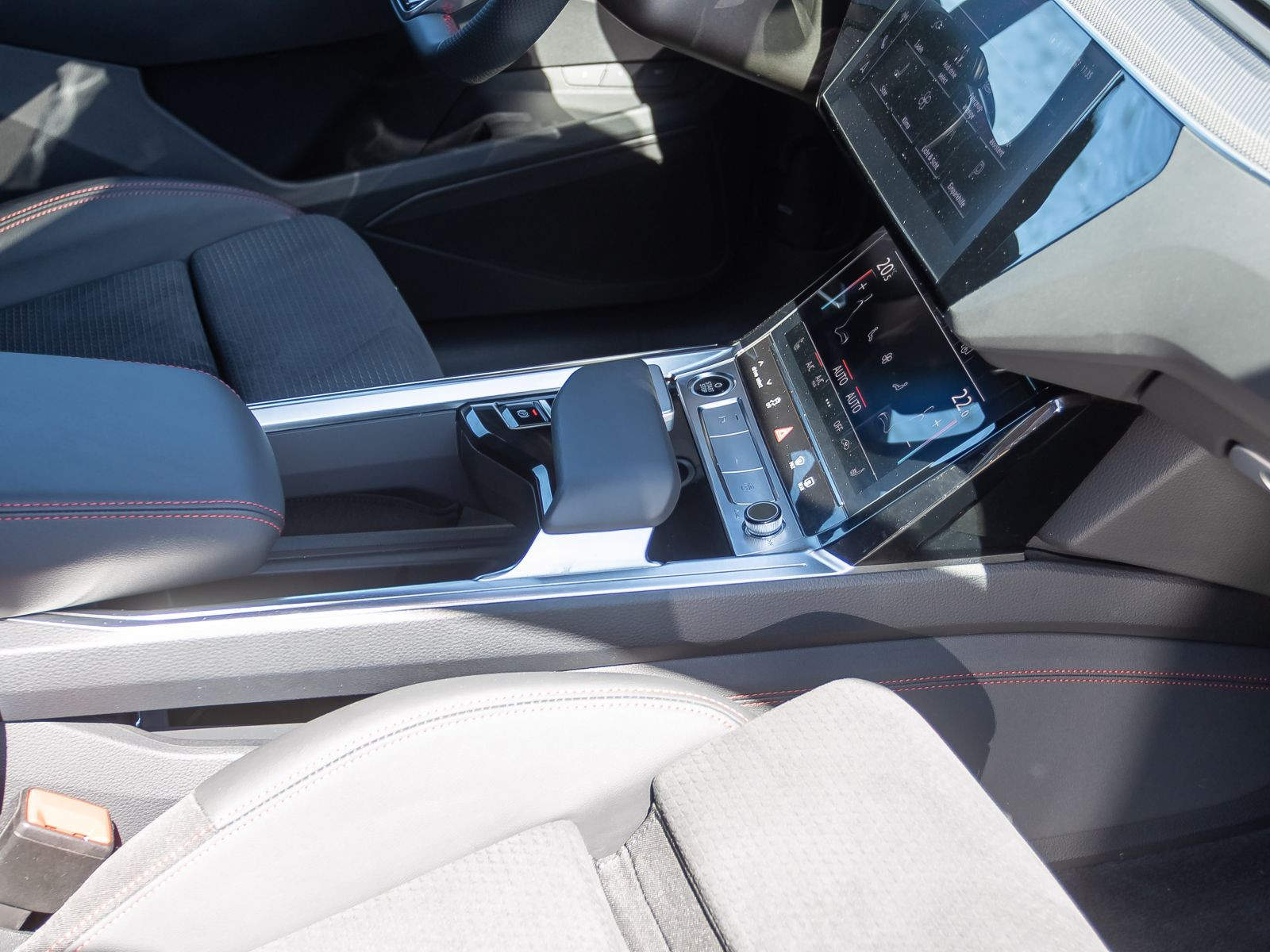 Audi Q8 e-tron S line 50 Navi LED Luftfederung Standklima