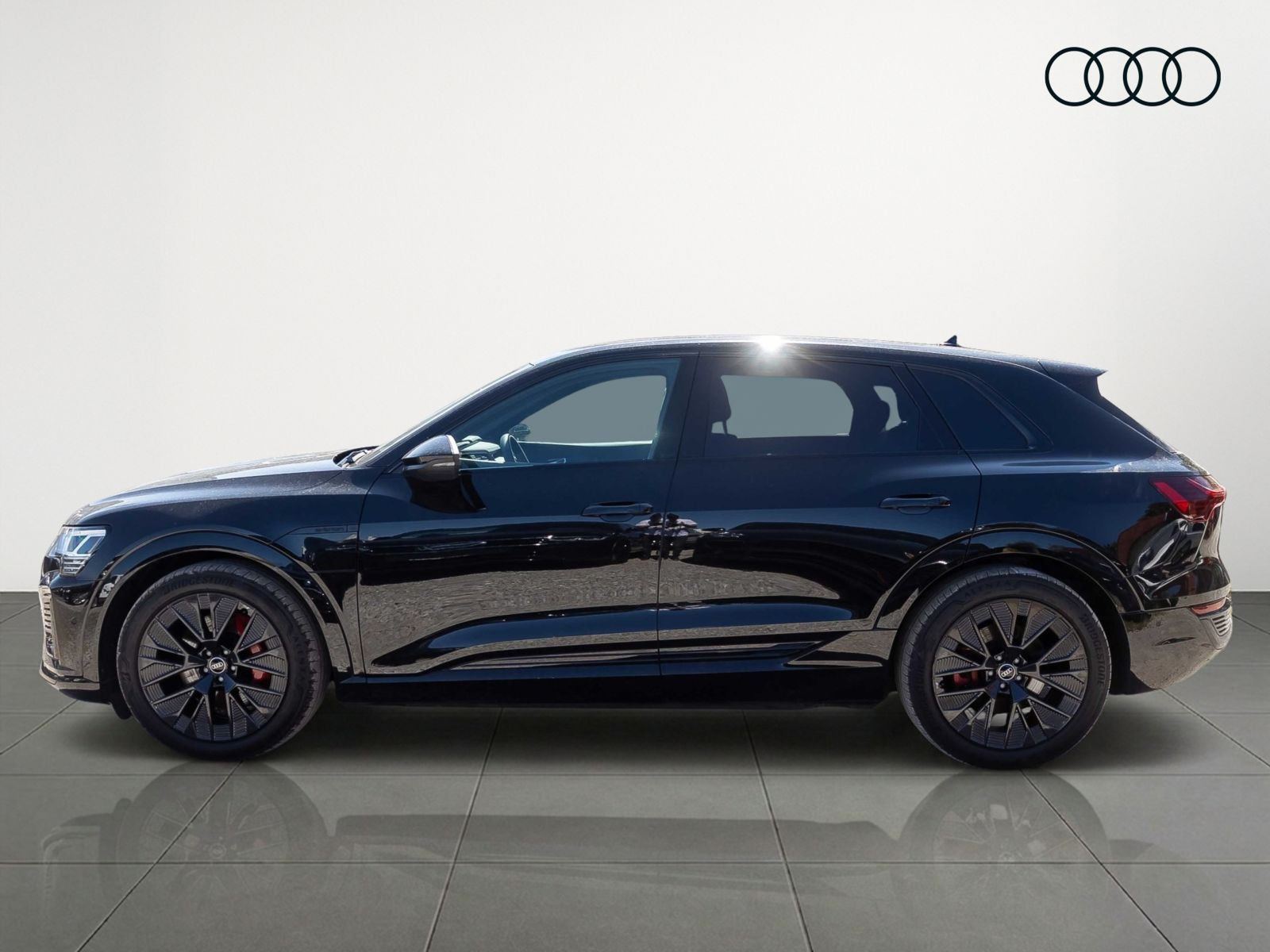 Audi Q8 e-tron S line 50 Navi LED Luftfederung Standklima