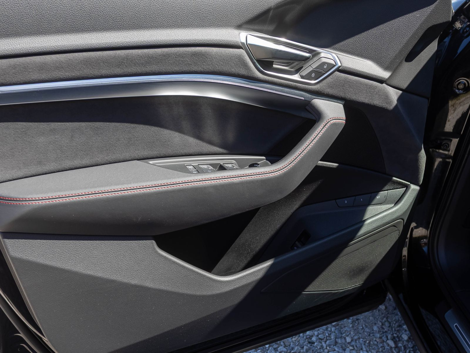 Audi Q8 e-tron S line 50 Navi LED Luftfederung Standklima
