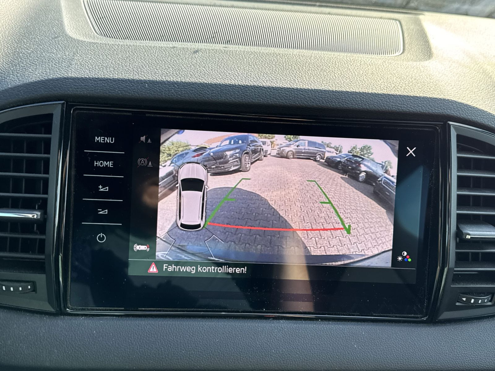 Skoda Karoq Sportline 4x4 DSG 2.0TSI Navi AHK LED ACC