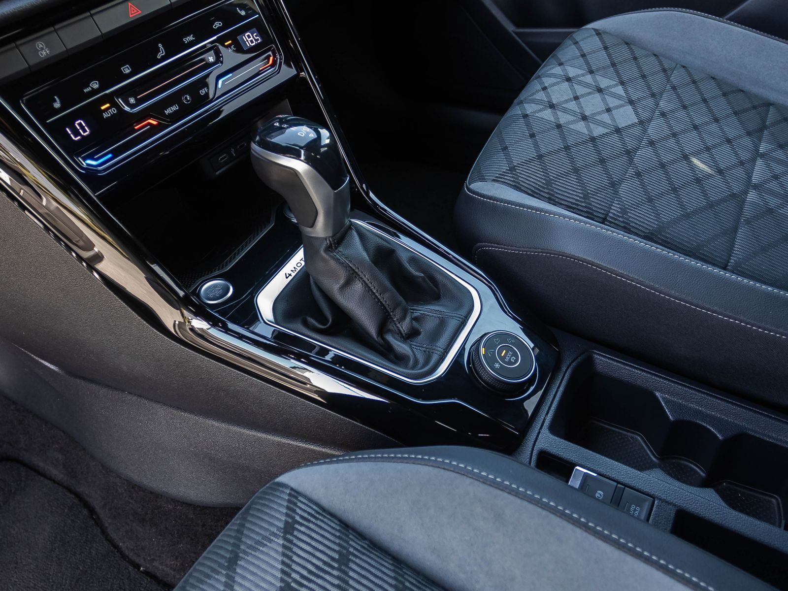 Volkswagen T-Roc 2.0 TSI DSG 4Motion R-Line, AHK, Navi, LED, Rückfahrkamera, App-Connect