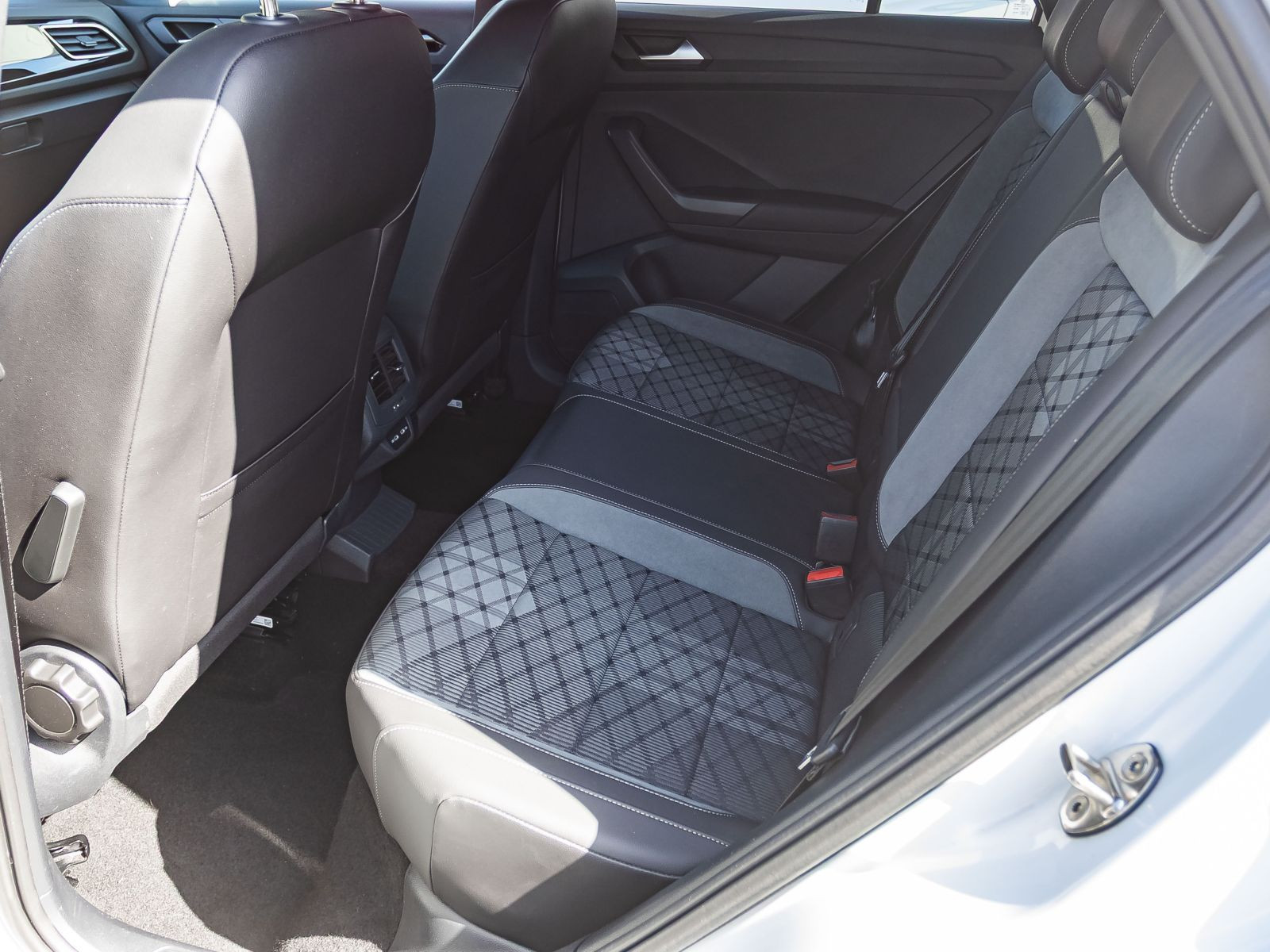 Volkswagen T-Roc 2.0 TSI DSG 4Motion R-Line, AHK, Navi, LED, Rückfahrkamera, App-Connect
