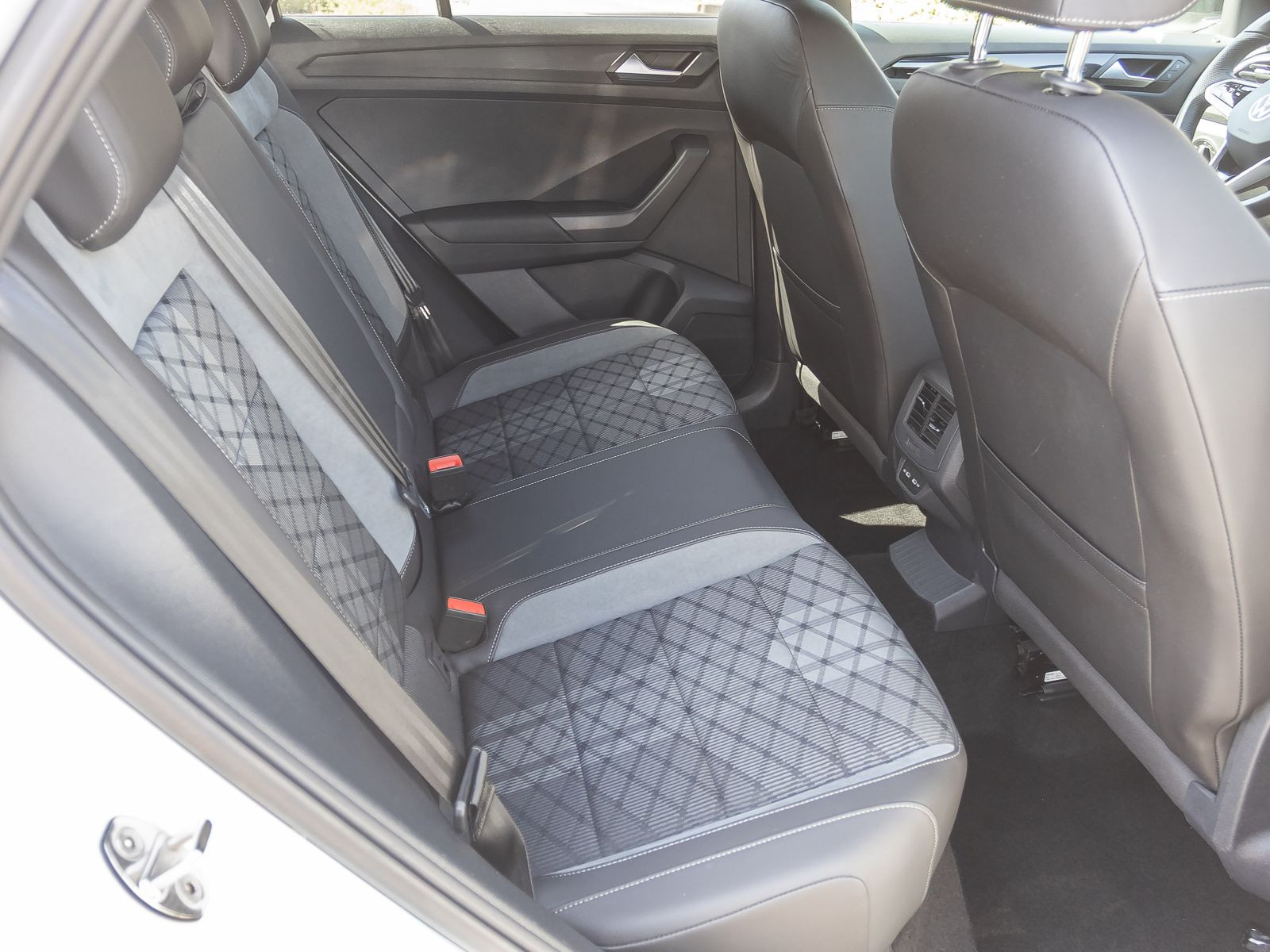 Volkswagen T-Roc 2.0 TSI DSG 4Motion R-Line, AHK, Navi, LED, Rückfahrkamera, App-Connect