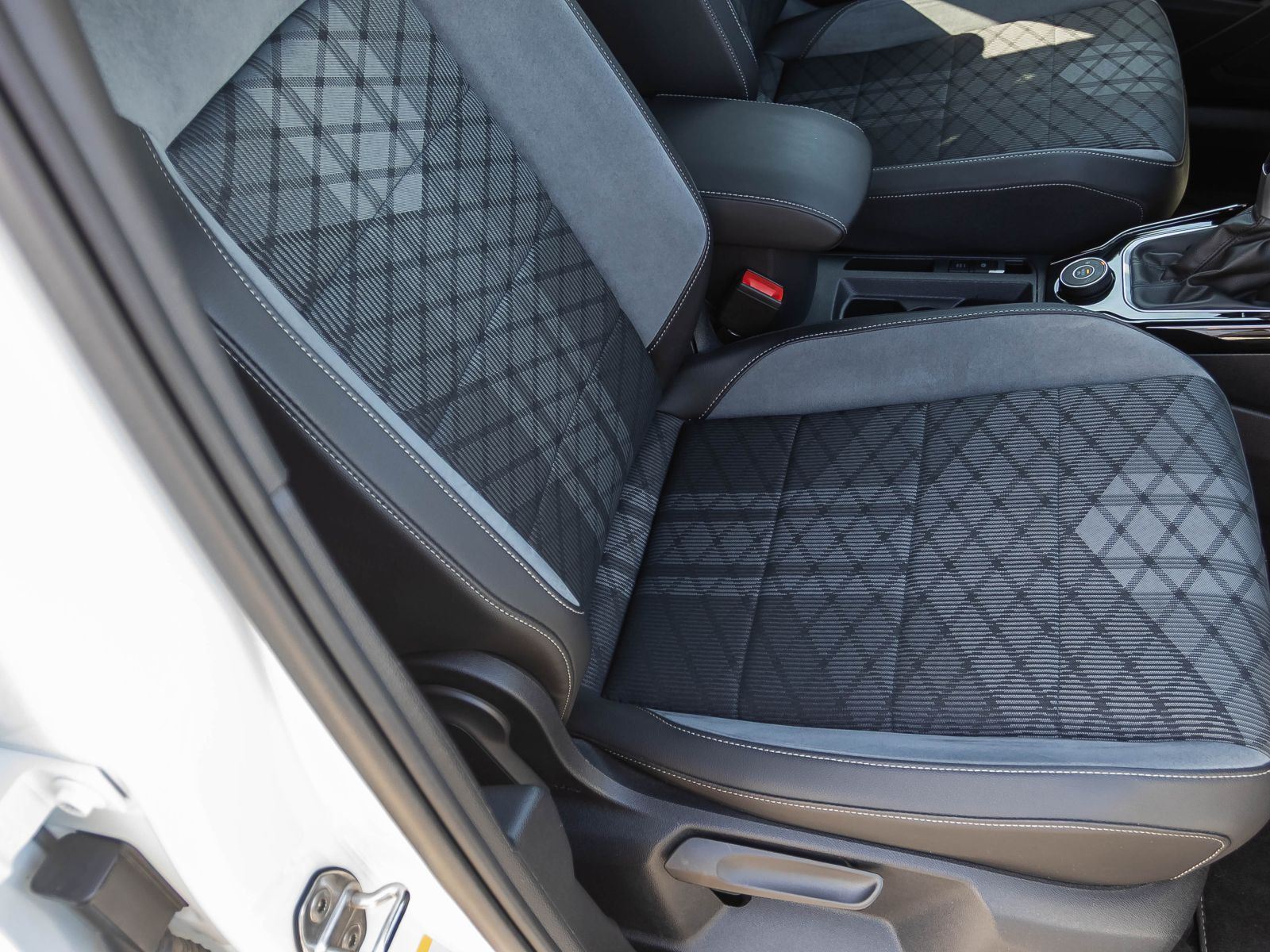 Volkswagen T-Roc 2.0 TSI DSG 4Motion R-Line, AHK, Navi, LED, Rückfahrkamera, App-Connect