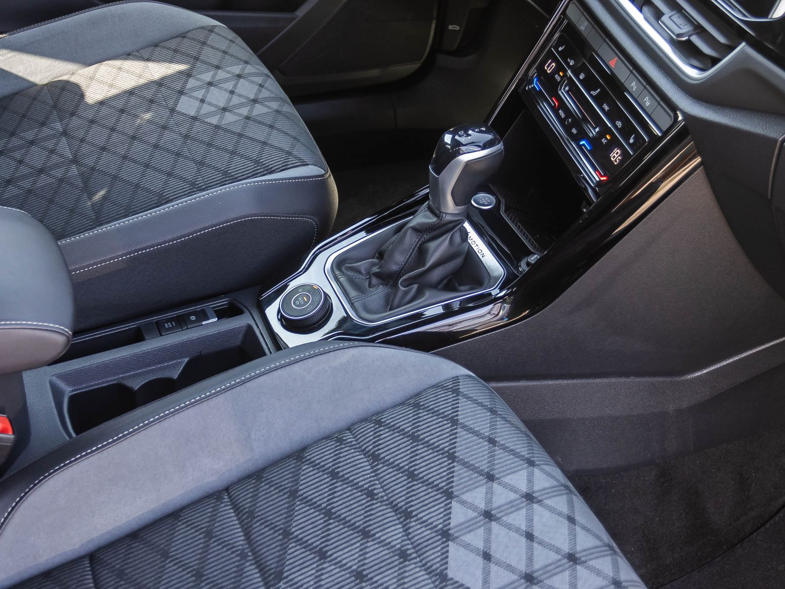 Volkswagen T-Roc 2.0 TSI DSG 4Motion R-Line, AHK, Navi, LED, Rückfahrkamera, App-Connect