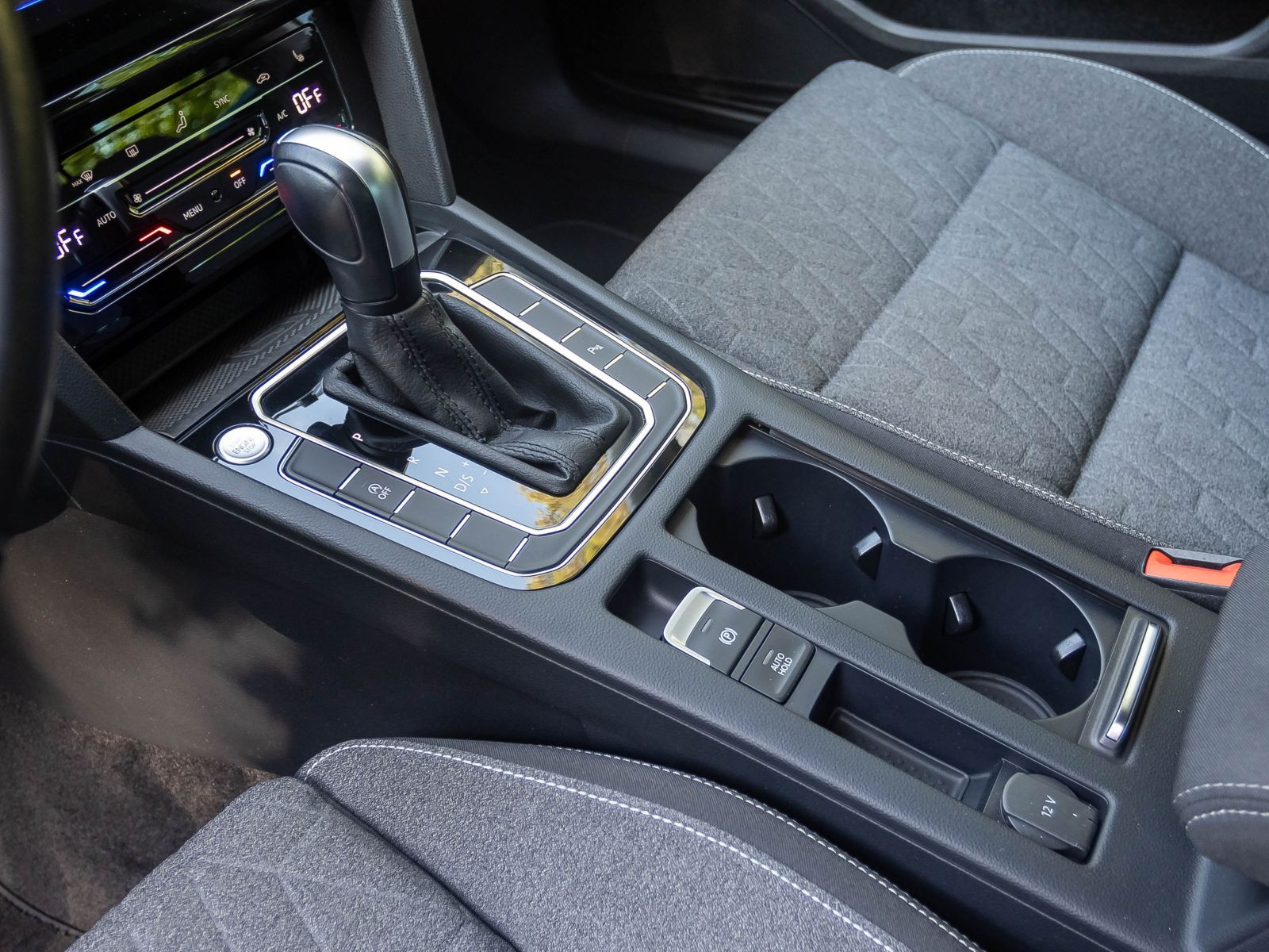 Volkswagen Passat Variant Business 2.0TDI DSG Navi LED HuD