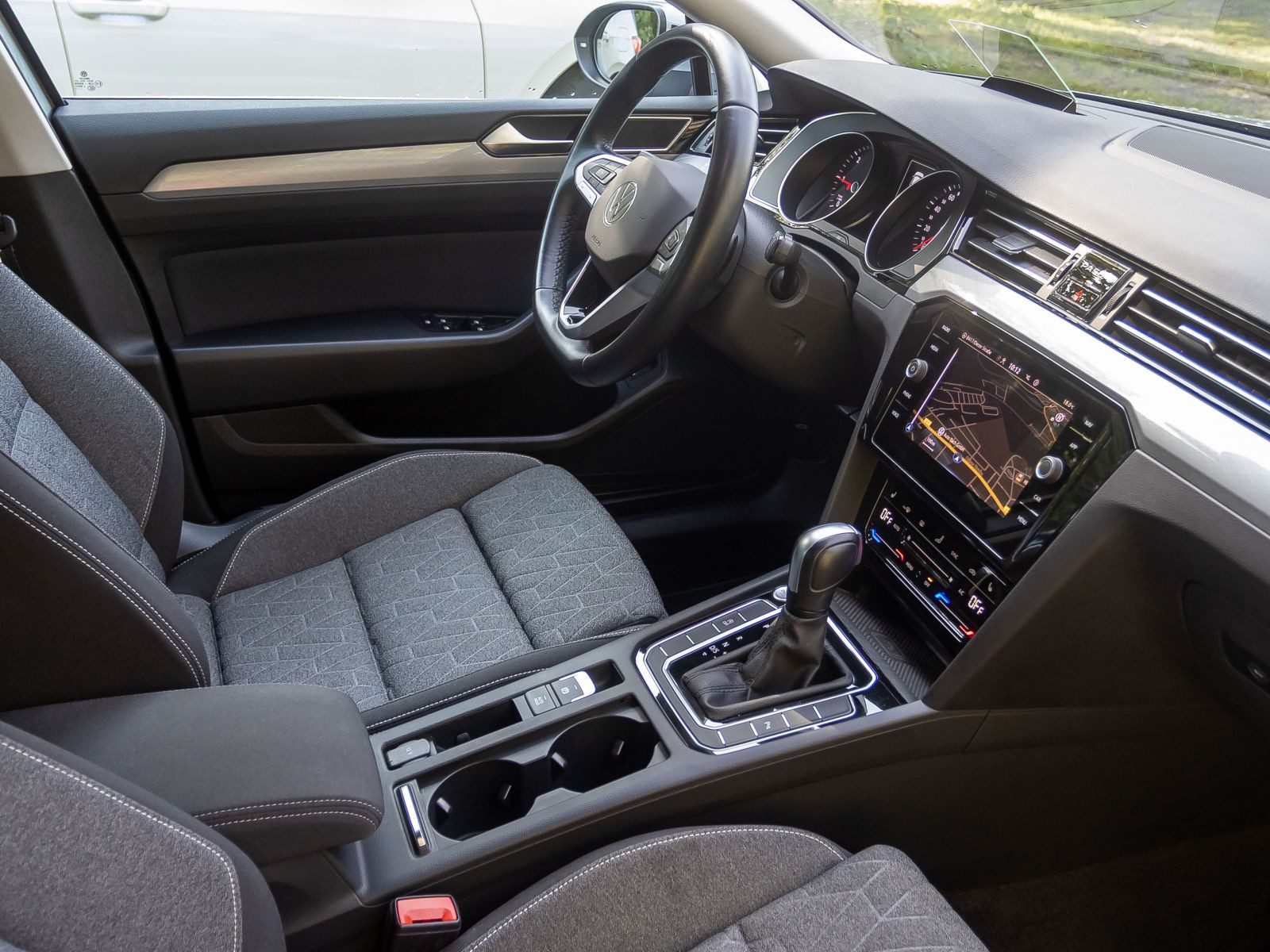 Volkswagen Passat Variant Business 2.0TDI DSG Navi LED HuD
