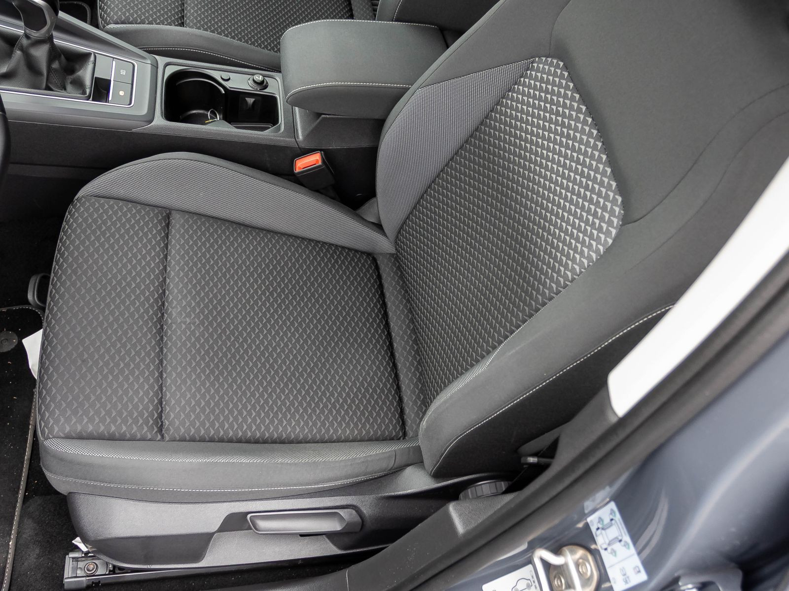 Volkswagen Golf VIII Life 1.5TSI Navi LED ACC EPH AHK