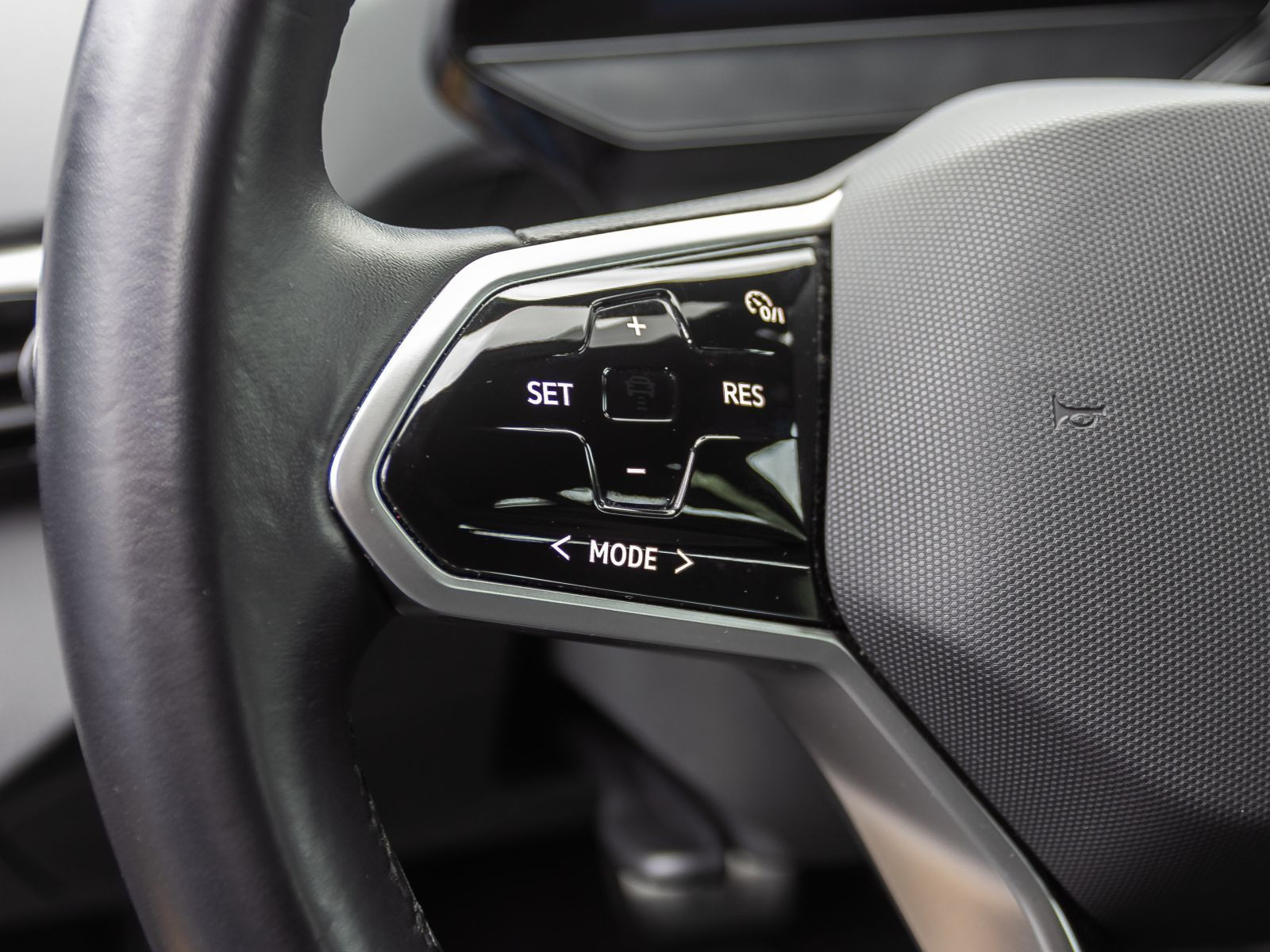 Volkswagen ID.4 Pro Performance, Navi, LED, Rückfahrkamera, Standklimatisierung, App-Connect
