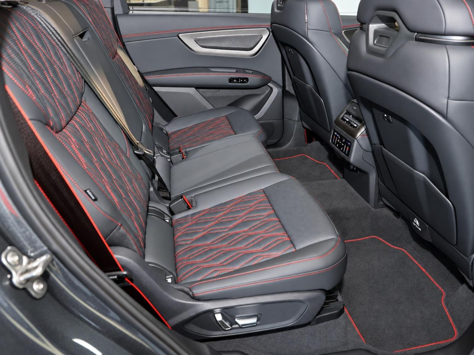 Audi Q7 SUV S Line TDI quattro TechPro/ Pano/ 23"/ HuD/ B&O