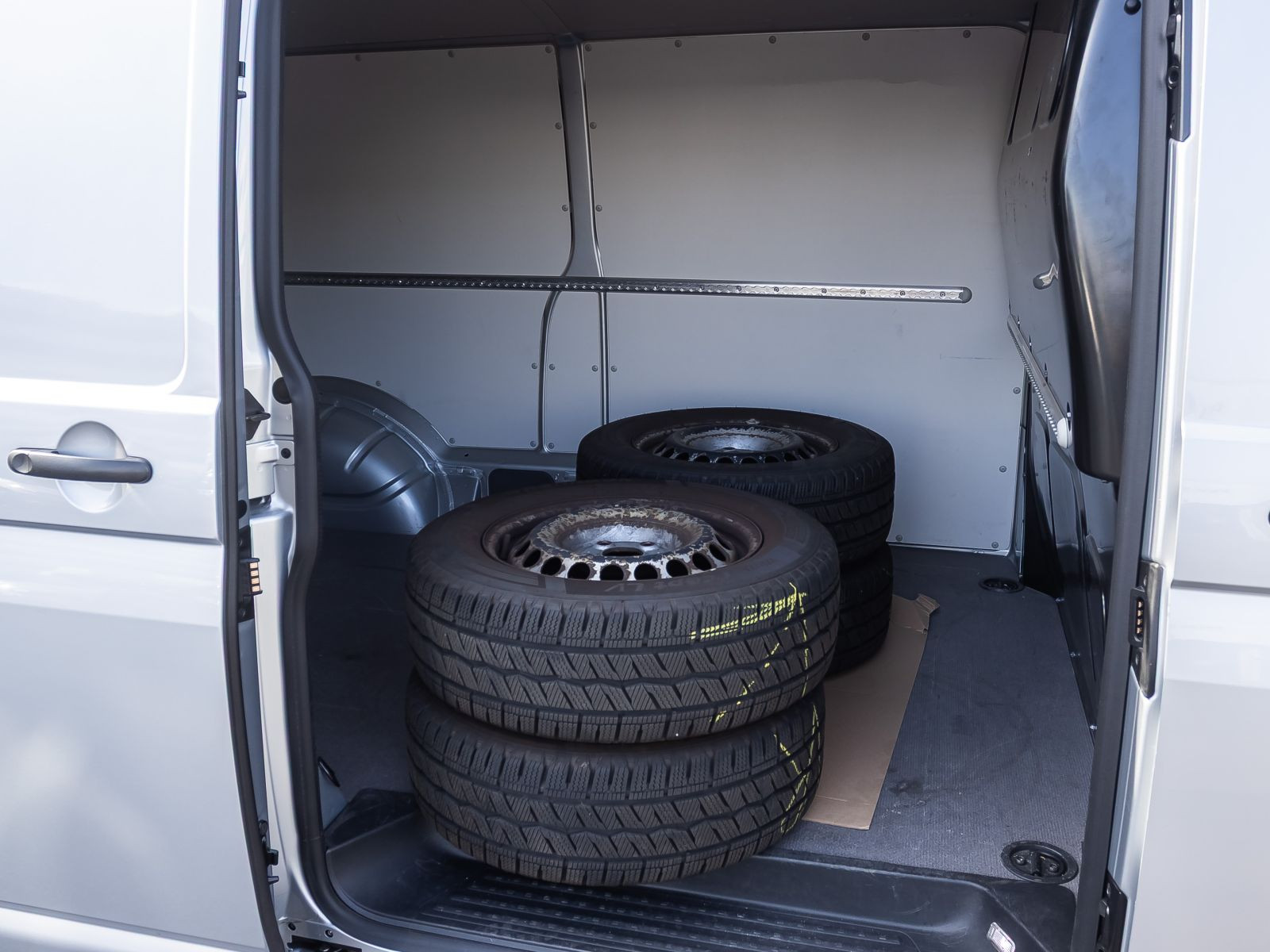 Volkswagen T6.1 Kasten 2.0 TDI DSG LR, Navi, LED, Klima, App-Connect