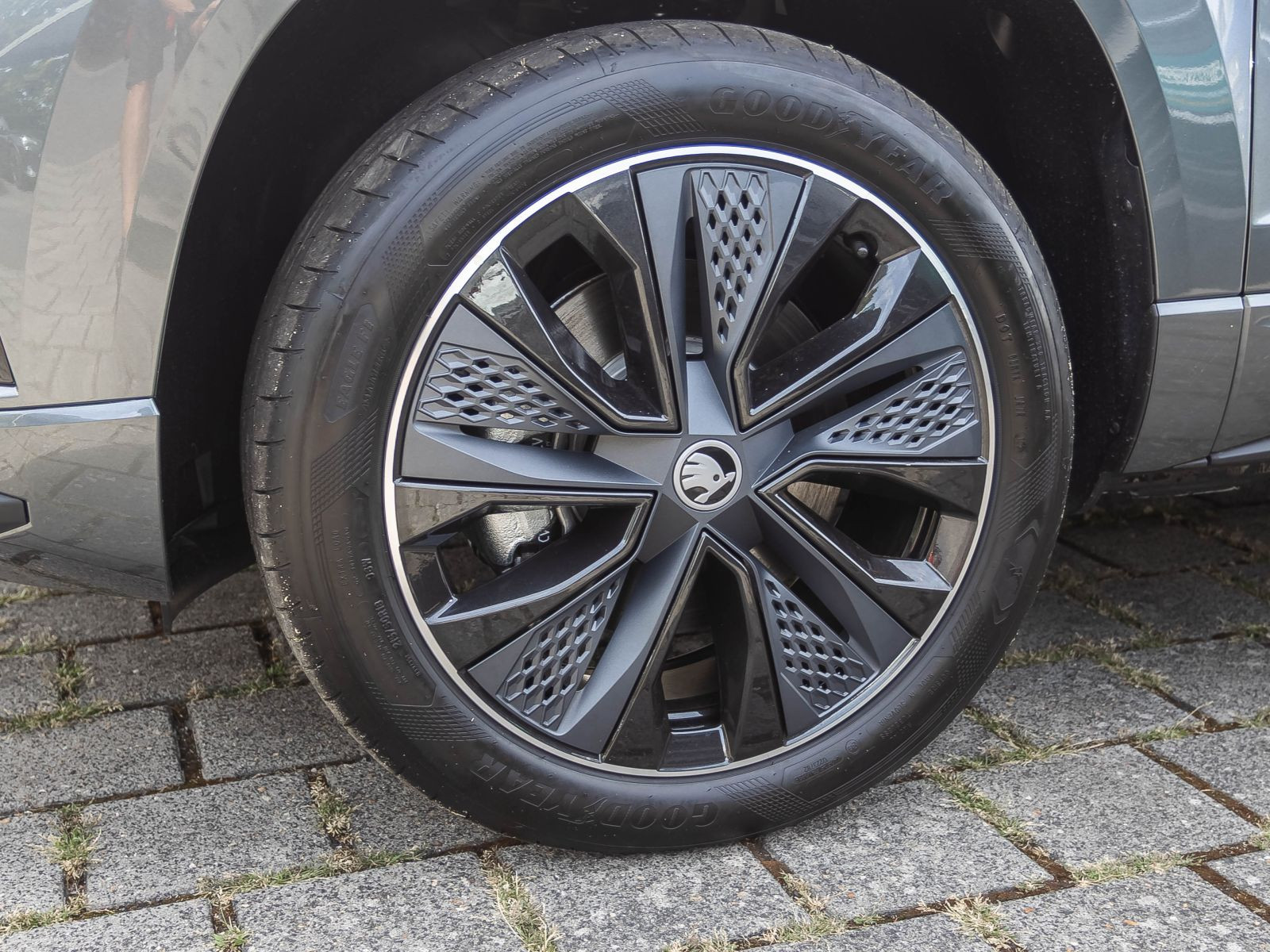 Skoda Karoq Sportline 1.5TSI ACC LED Navi AHK Panorama