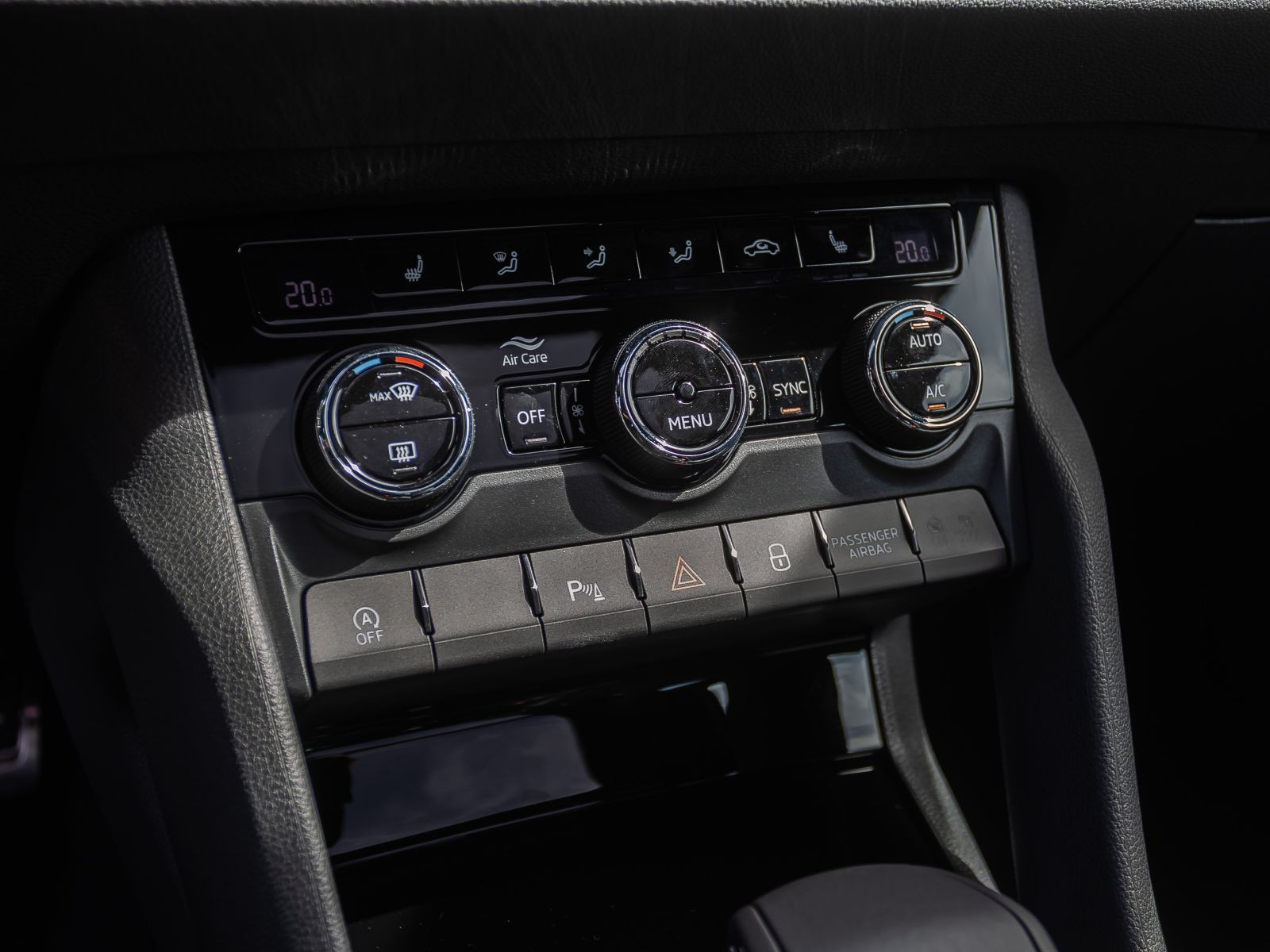 Skoda Karoq Sportline 1.5TSI ACC LED Navi AHK Panorama